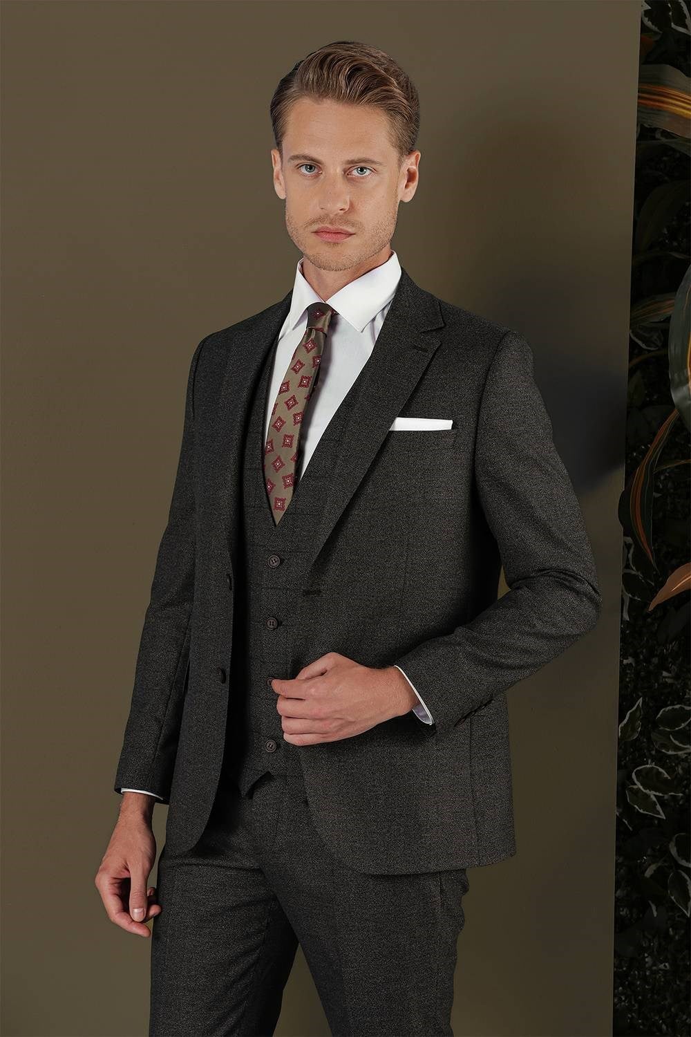 Slim Fit Mono Yaka Yünlü Kahverengi Yelekli Takım Elbise TK 880