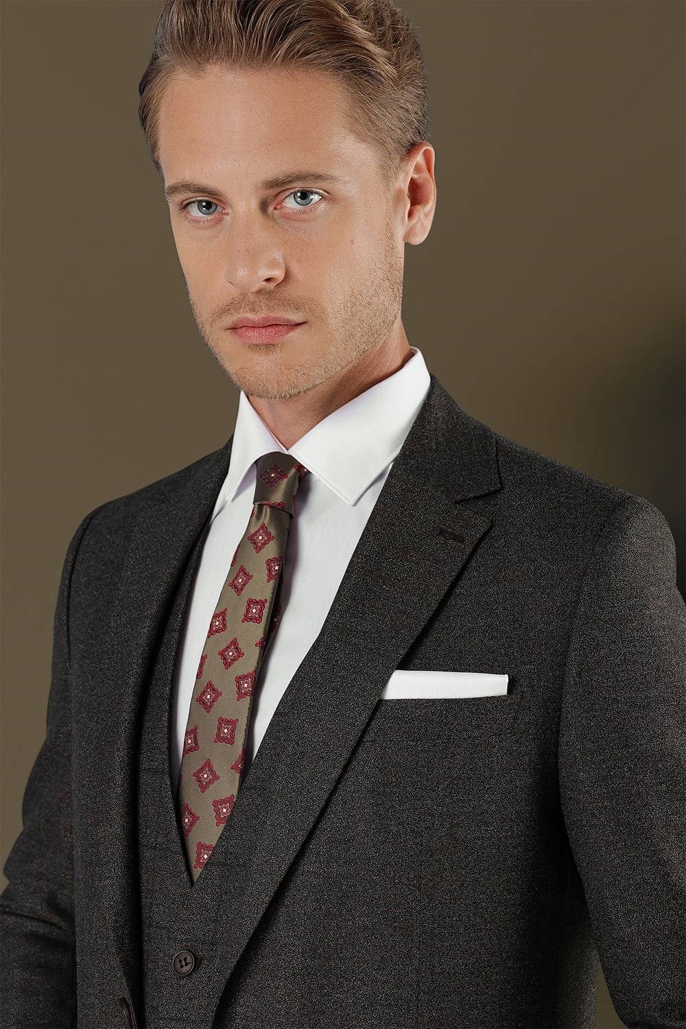 Slim Fit Mono Yaka Yünlü Kahverengi Yelekli Takım Elbise TK 880