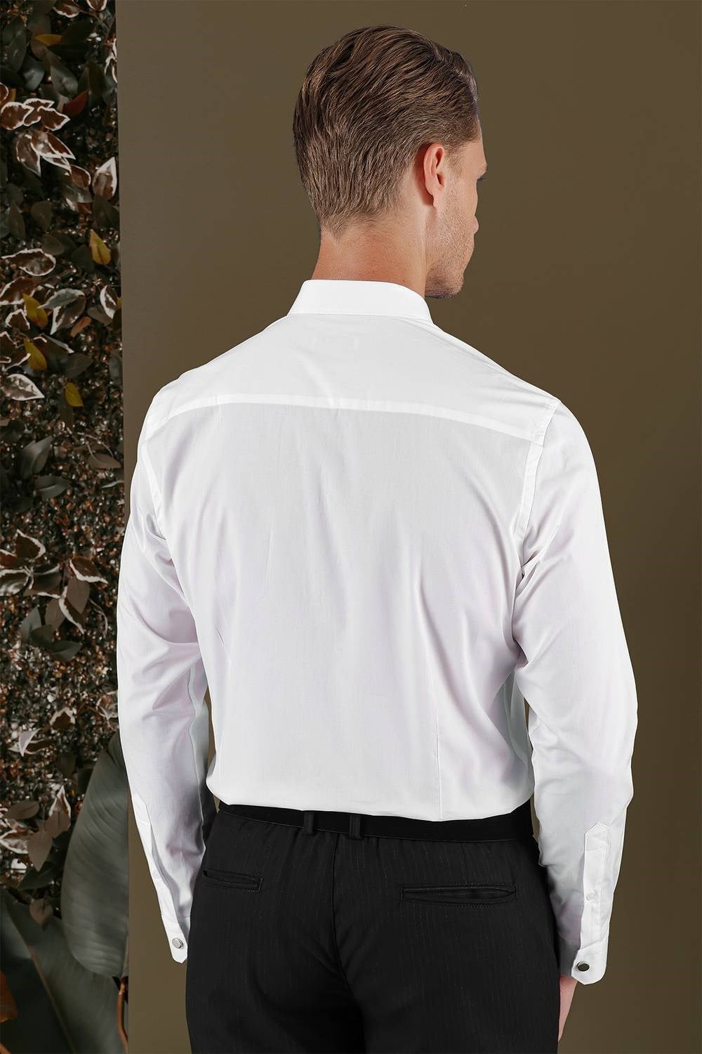 Slim Fit Önden Pensli Çıtçıtlı %100 Pamuk Beyaz Gömlek GK 700
