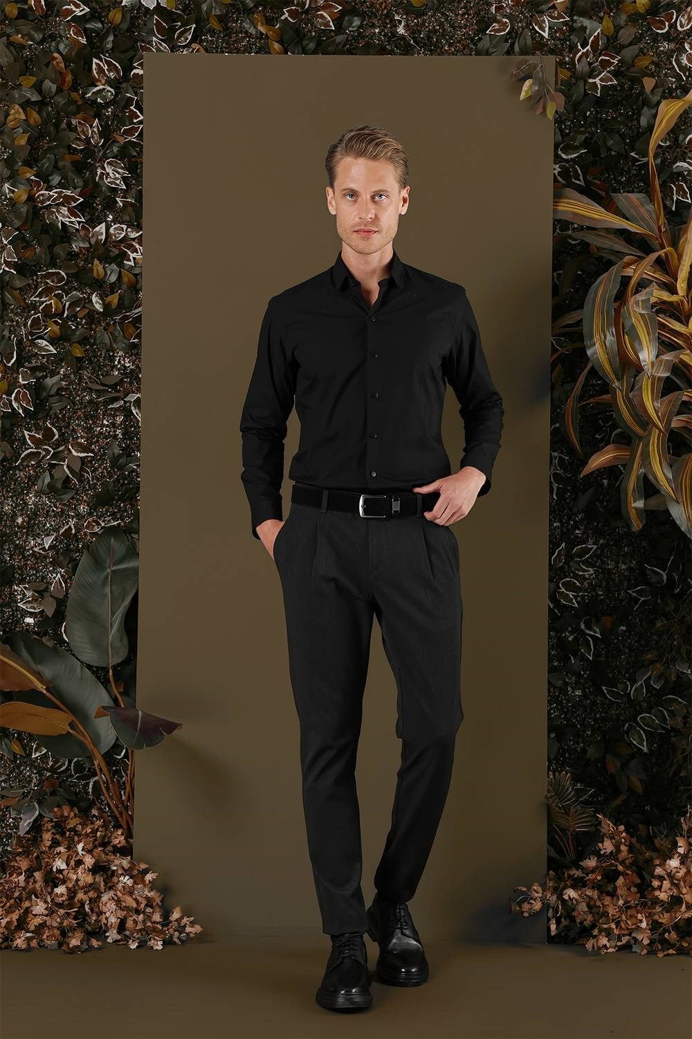 Slim Fit Önden Pensli Çıtçıtlı %100 Pamuk Siyah Gömlek GK 700