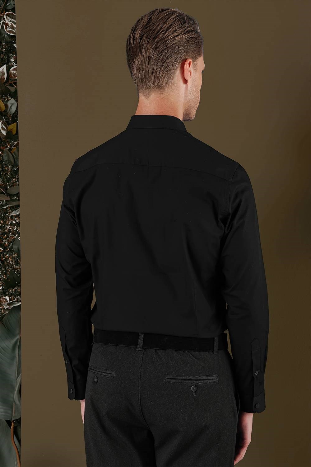 Slim Fit Önden Pensli Çıtçıtlı %100 Pamuk Siyah Gömlek GK 700