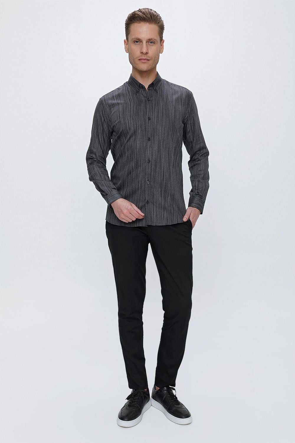 Slim Fit Petek Desenli Yaka Düğmeli %100 Pamuk Siyah Gömlek GK 661