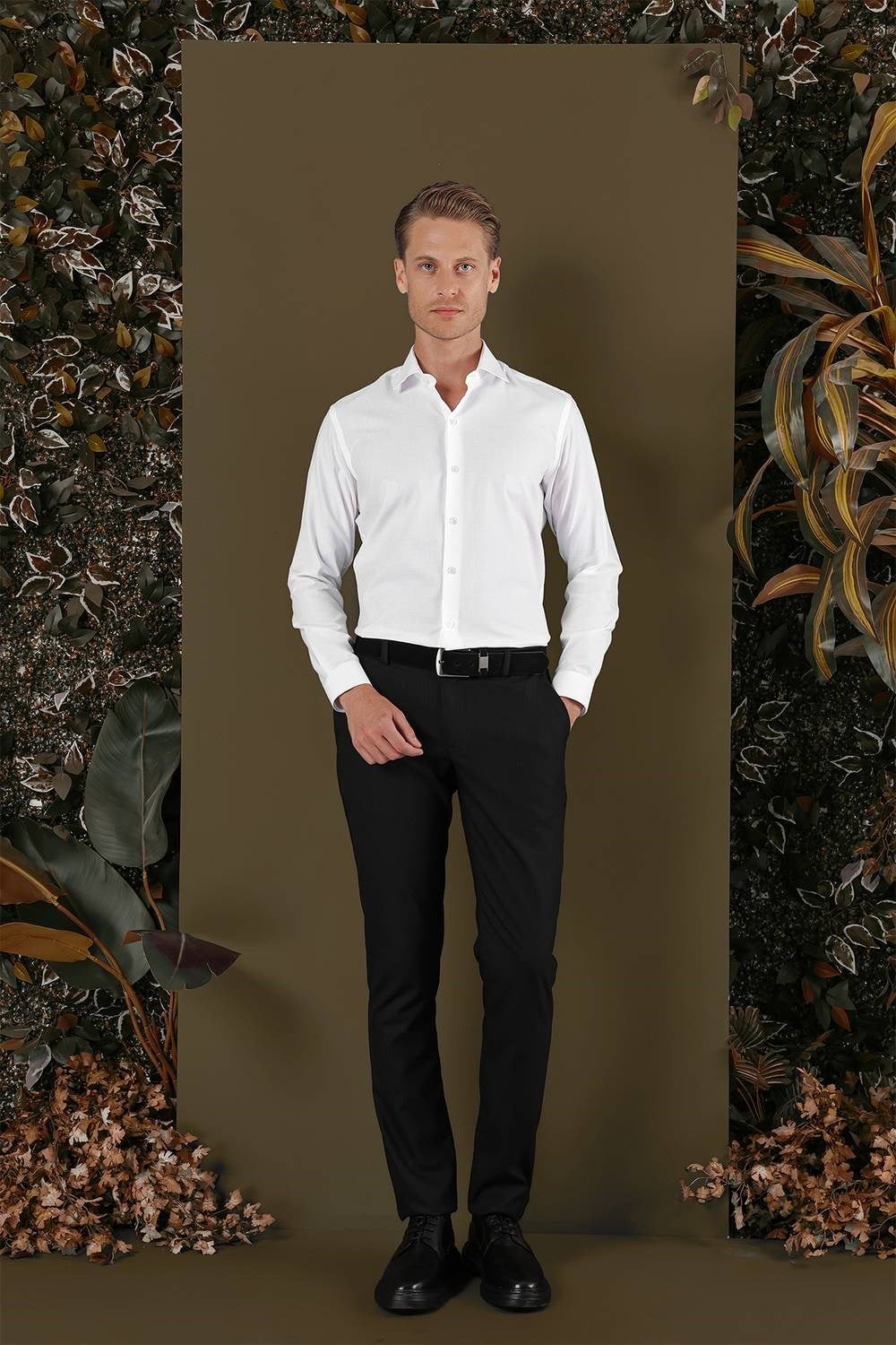 Slim Fit Pitikare Dokulu %100 Pamuk Kravat Yaka Beyaz Gömlek GK 701