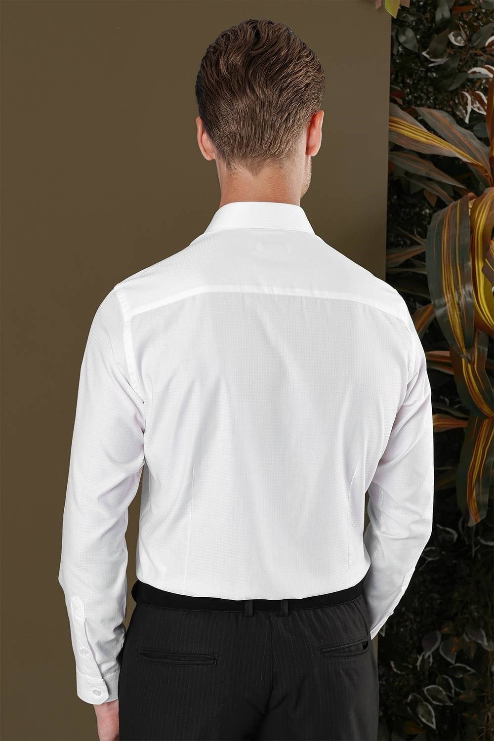 Slim Fit Pitikare Dokulu %100 Pamuk Kravat Yaka Beyaz Gömlek GK 701