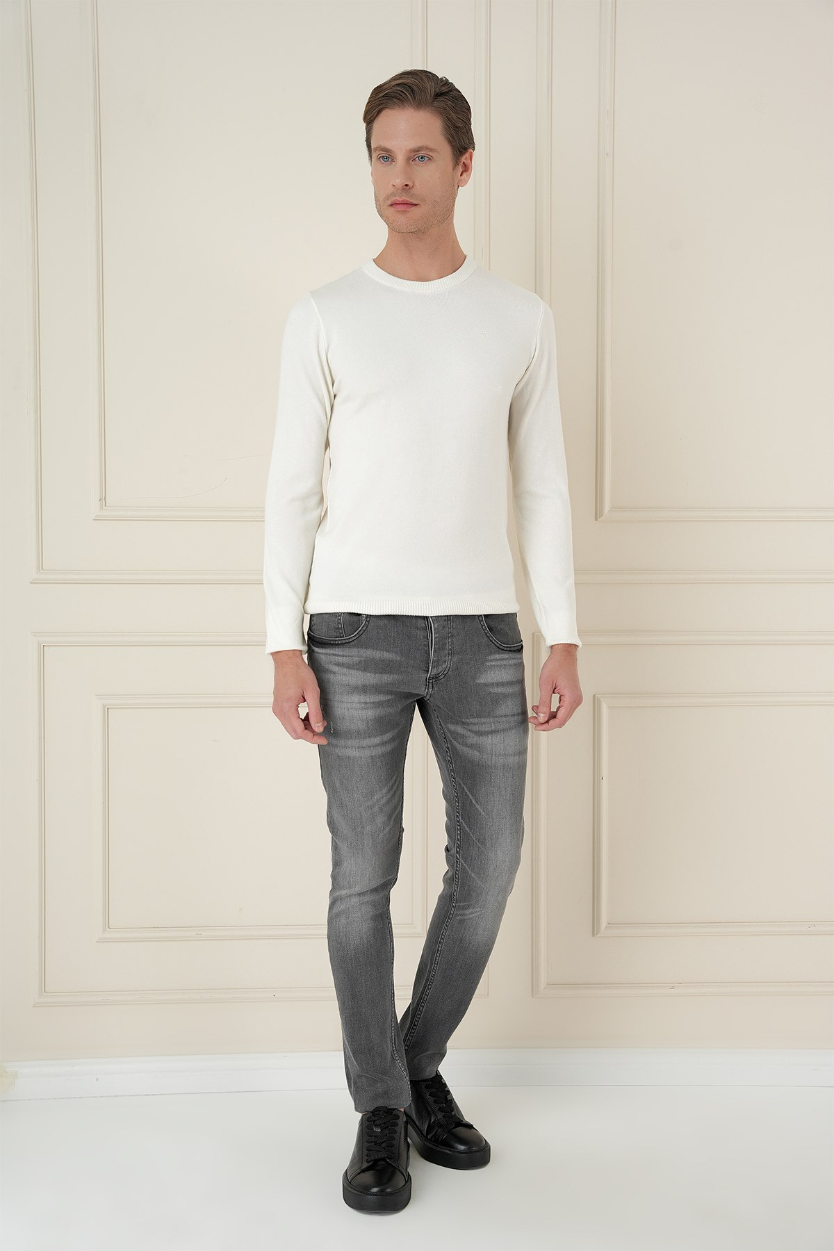	Slim Fit Ribanalı Düz Ekru Yünlü Bisiklet Yaka Triko Kazak TR 900