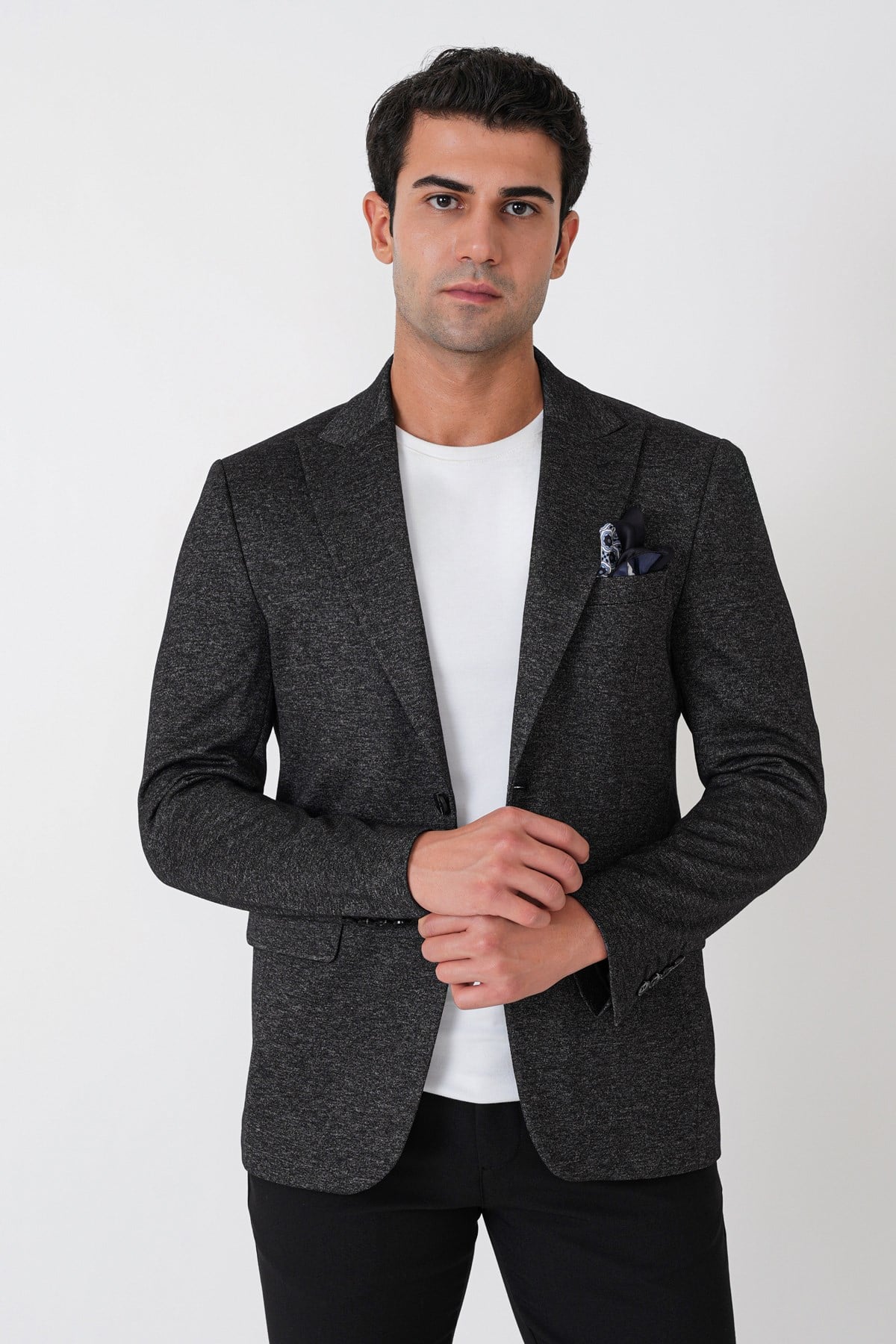Slim Fit Sivri Yaka Çift Yırtmaçlı Esnek Yünlü Siyah Ceket C 746