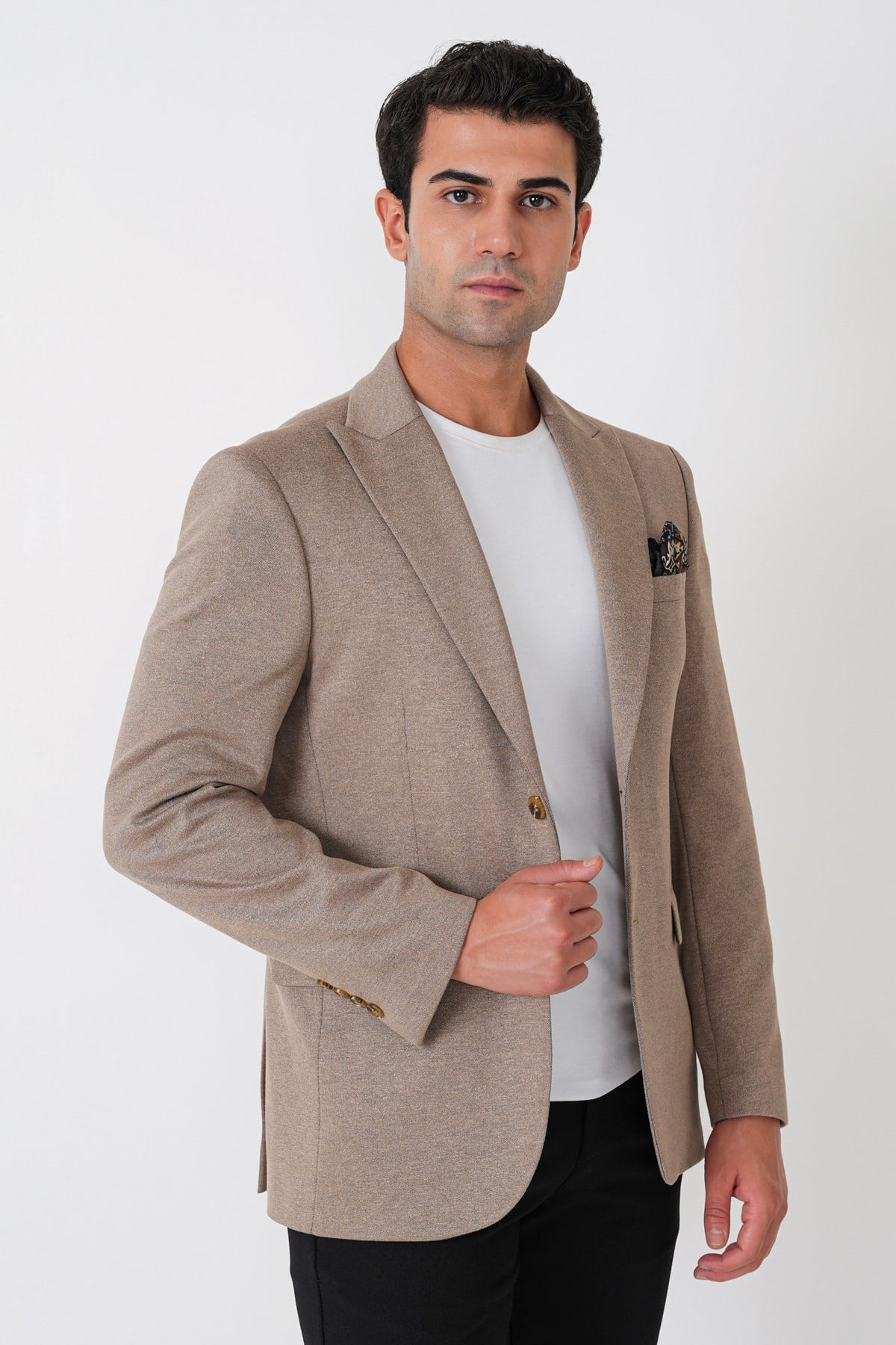 Slim Fit Sivri Yaka Çift Yırtmaçlı Esnek Yünlü Bej Ceket C 746