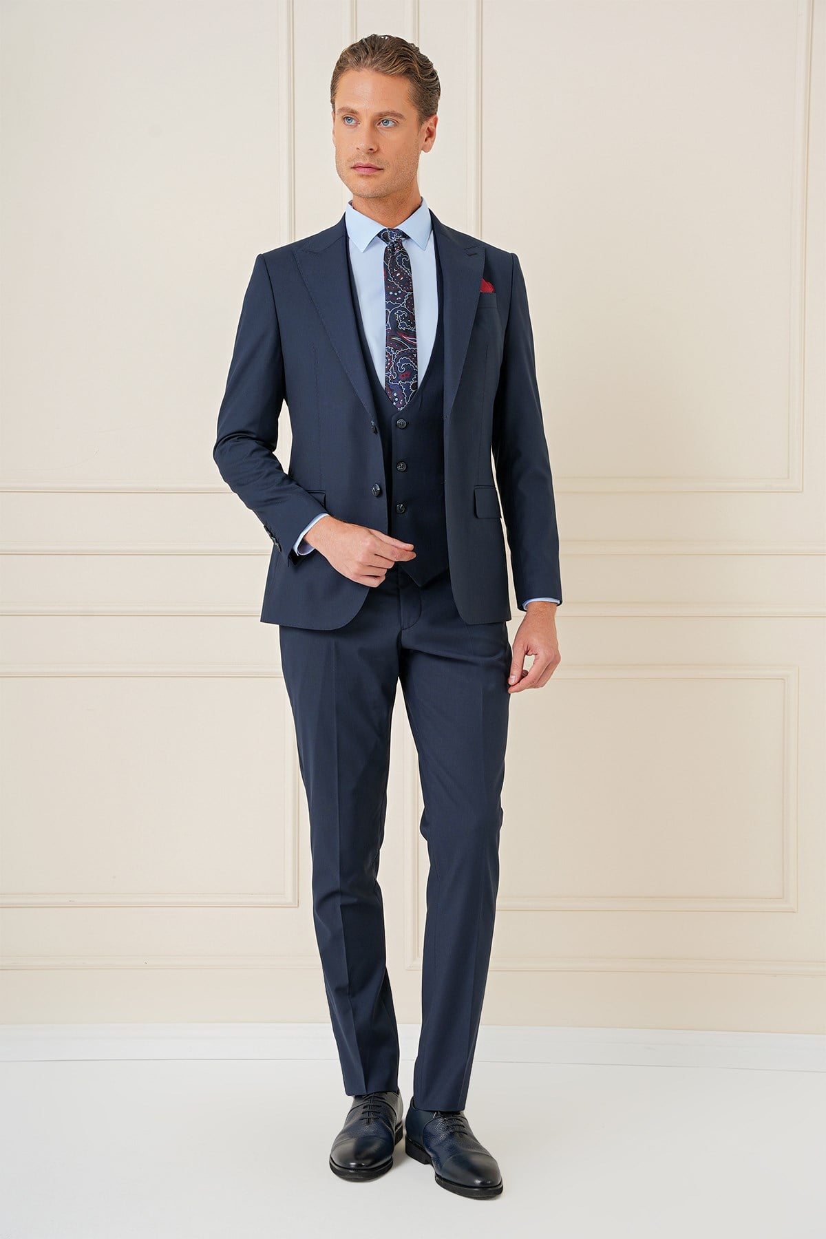 Slim Fit Sivri Yaka Çizgi Dokulu Lacivert Yelekli Takım Elbise TK 904
