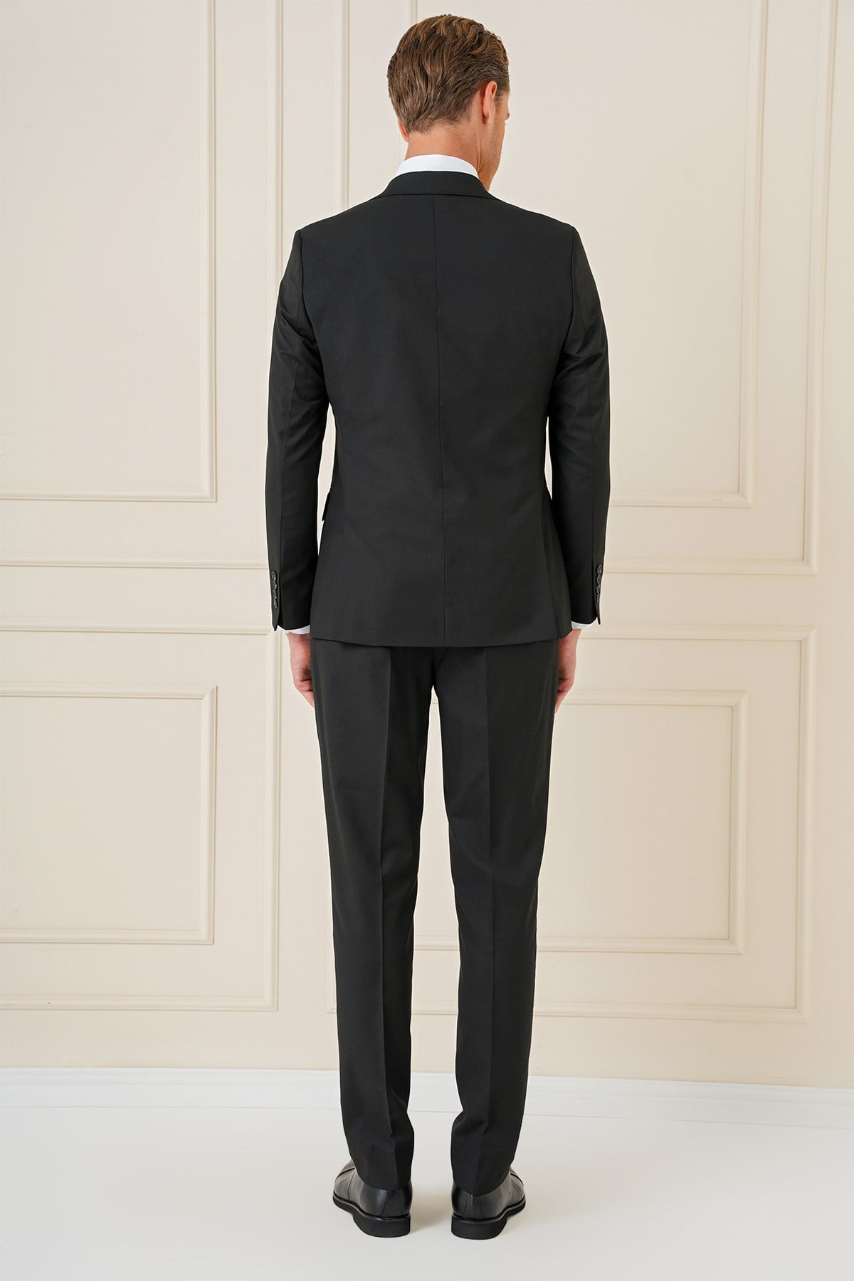Slim Fit Sivri Yaka Çizgi Dokulu Siyah Yelekli Takım Elbise TK 904