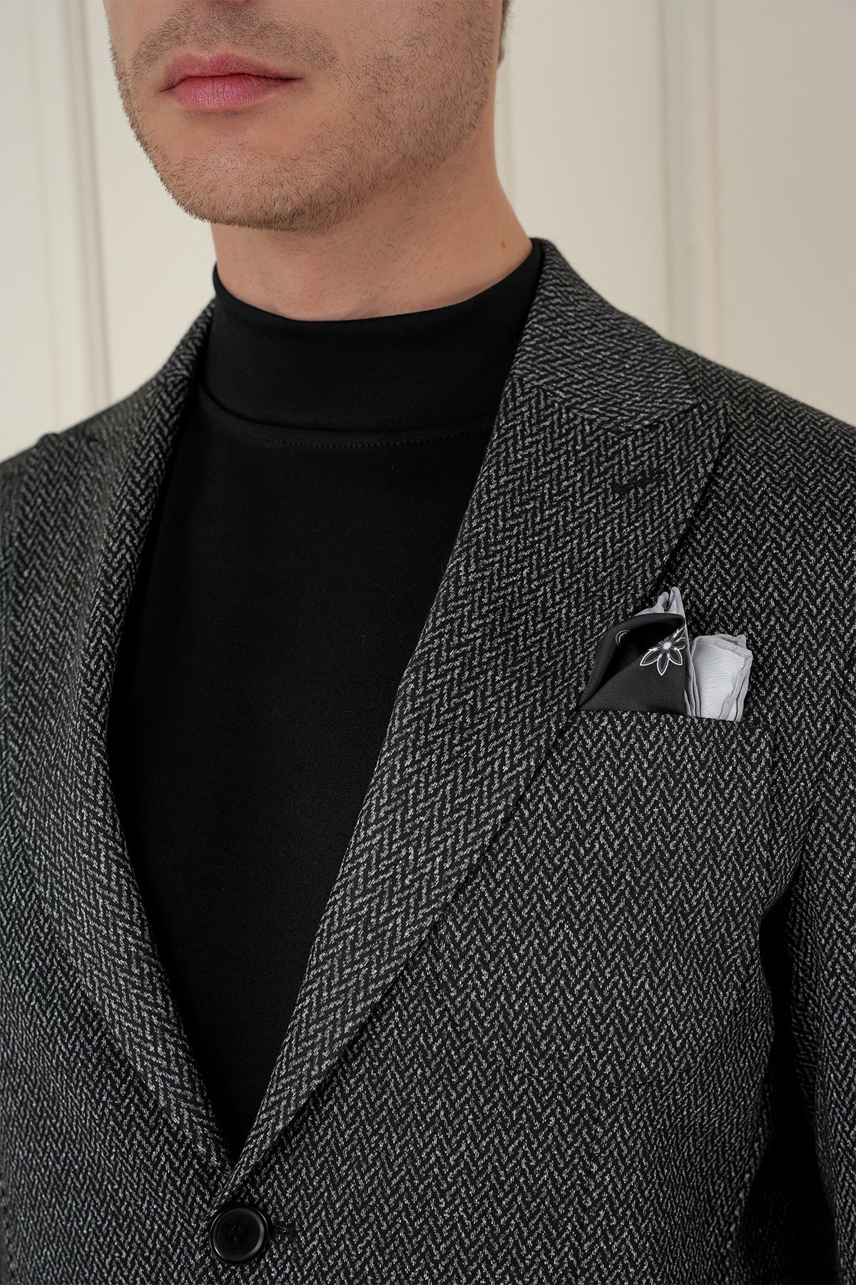 Slim Fit Sivri Yaka Yünlü Balıksırtı Dokuma Siyah Ceket C 684