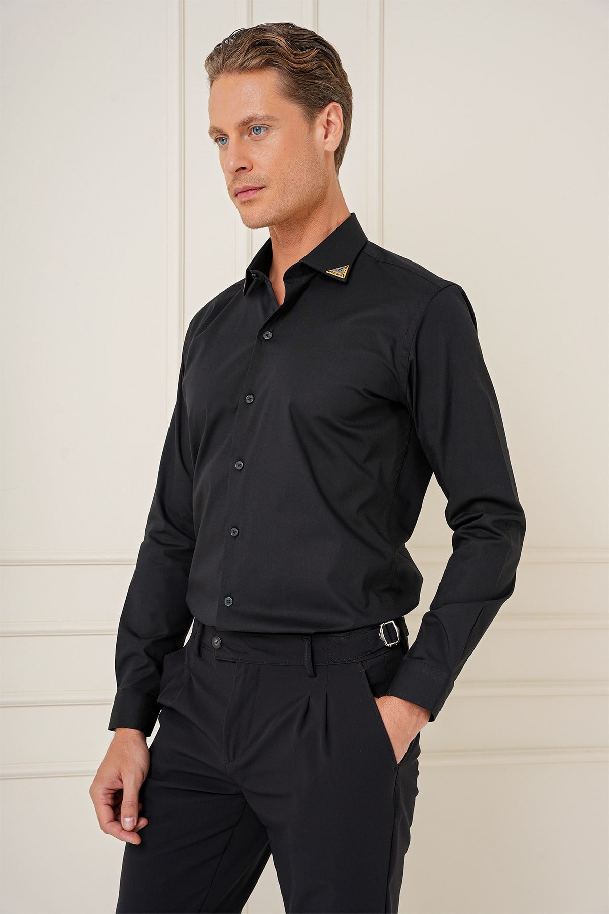 Slim Fit Yaka Ucu Demir Tasarımlı Esnek Pamuk Siyah Gömlek G 1577
