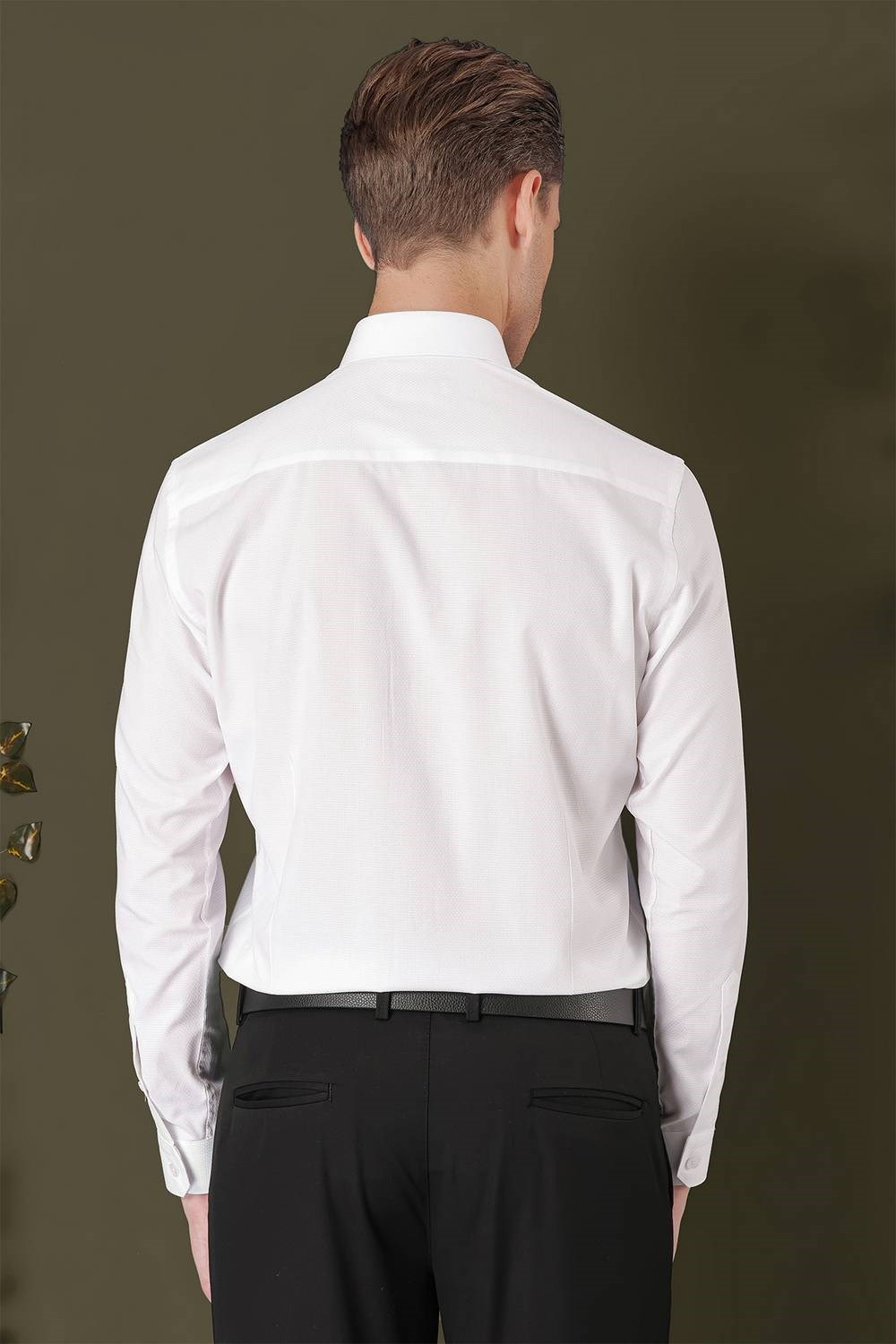 Slim Fit Yaka Zincirli %100 Pamuk Düz Beyaz Gömlek GK 707