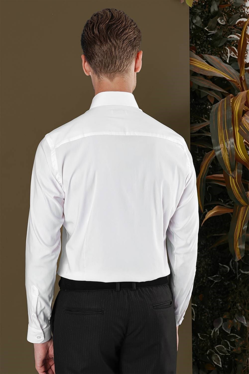 Slim Fit Yaka Zincirli %100 Pamuk Düz Beyaz Gömlek GK 703