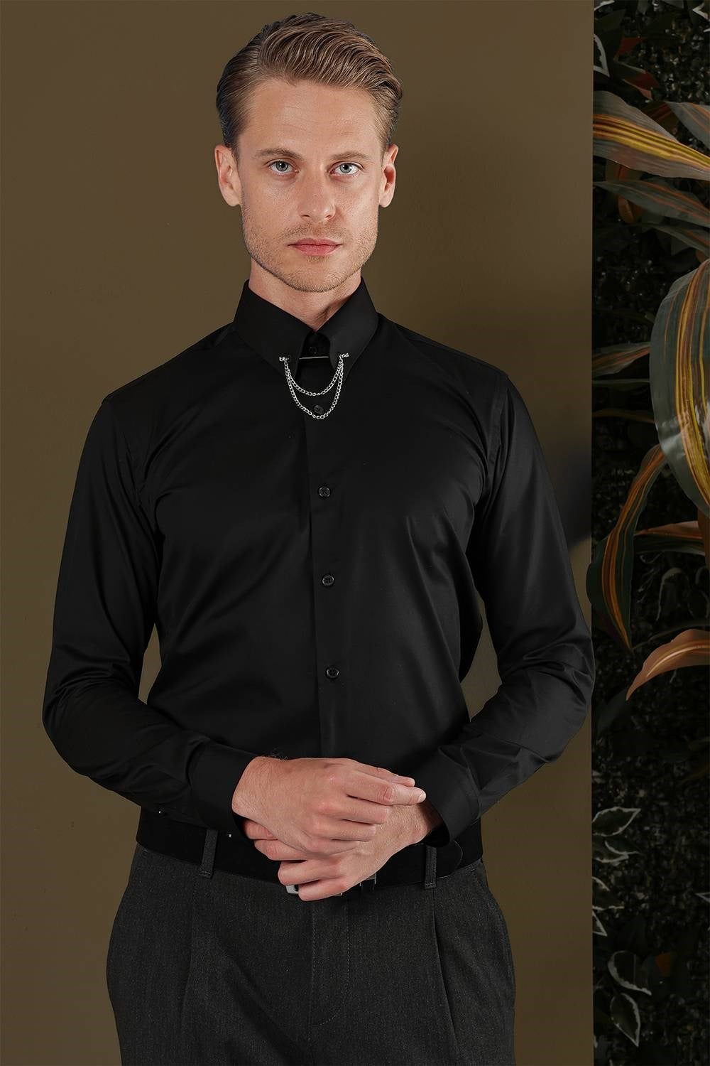 Slim Fit Yaka Zincirli %100 Pamuk Düz Siyah Gömlek GK 704