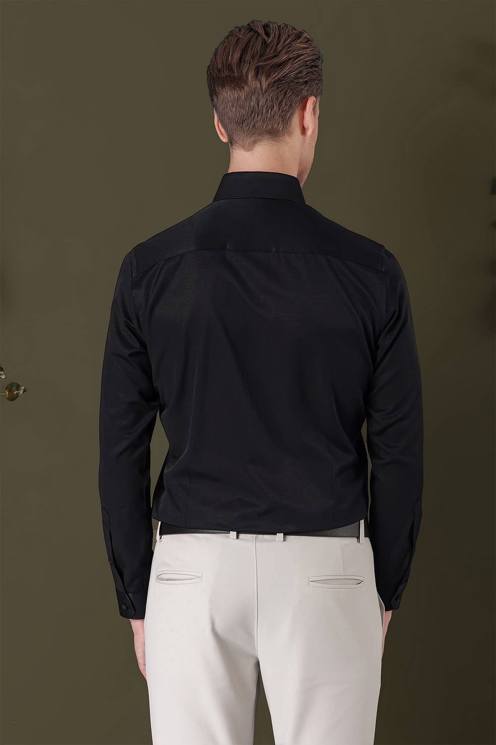 Slim Fit Yaka Zincirli Pamuklu Düz Siyah Gömlek GK 710