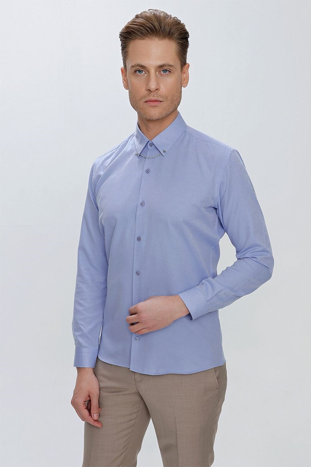 Slim Fit Yaka Zincirli ve Düğmeli Pamuklu Mavi Gömlek GK 664