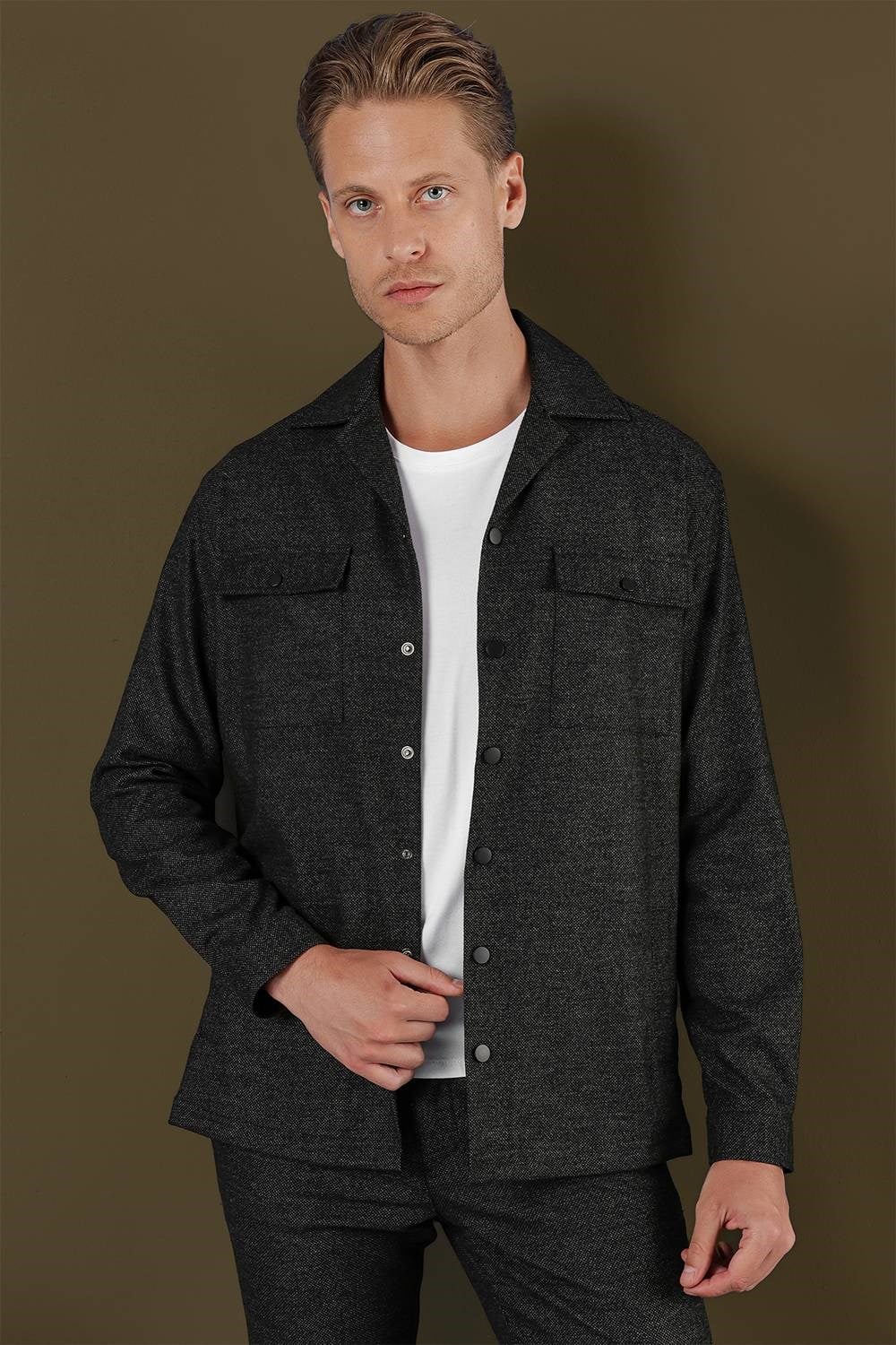 Slim Fit Yan Cepli Çıtçıtlı Apaş Yaka Siyah Gömlek Ceket G 1560