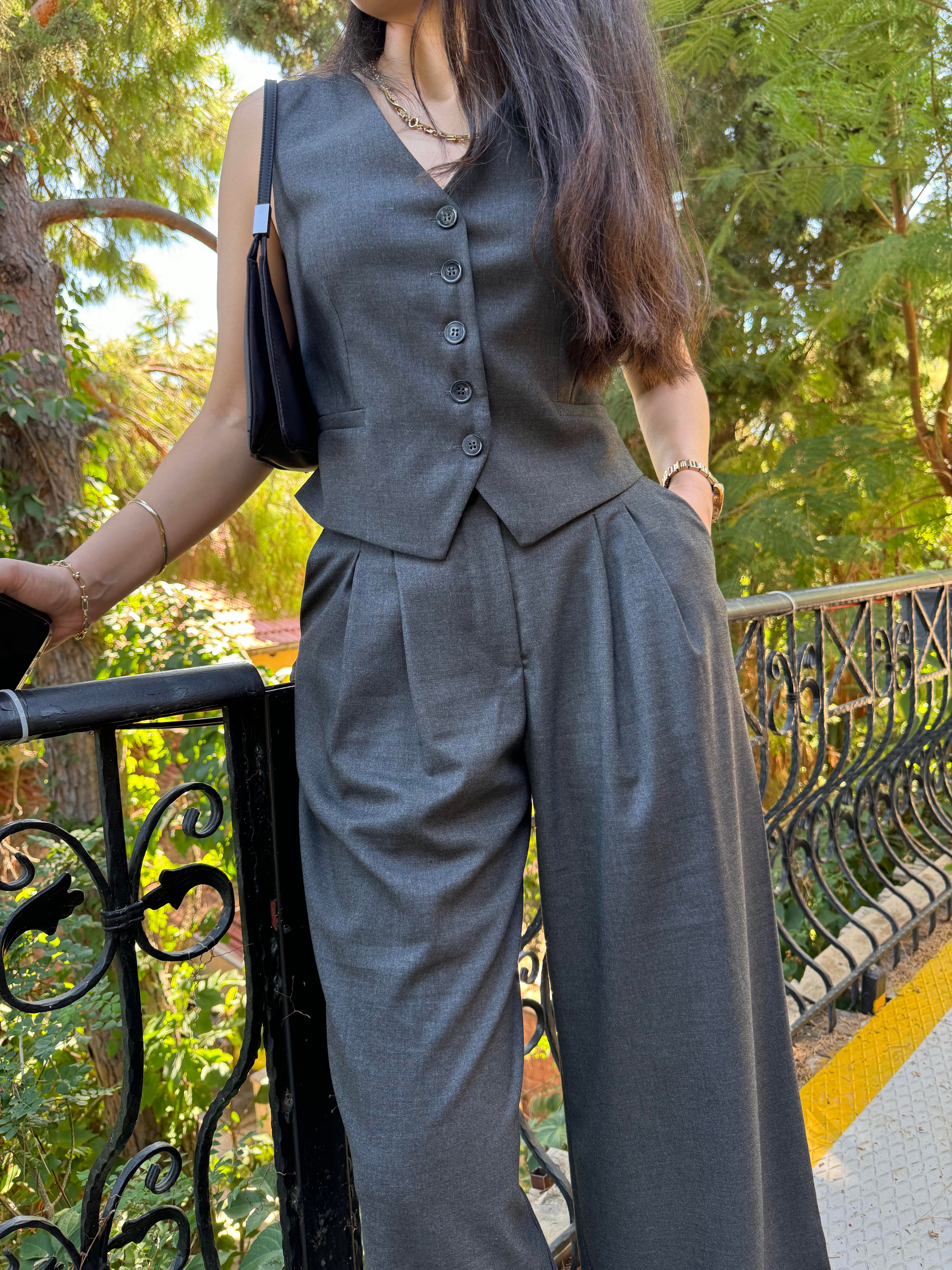 Astarlı Koyu Gri Yelek