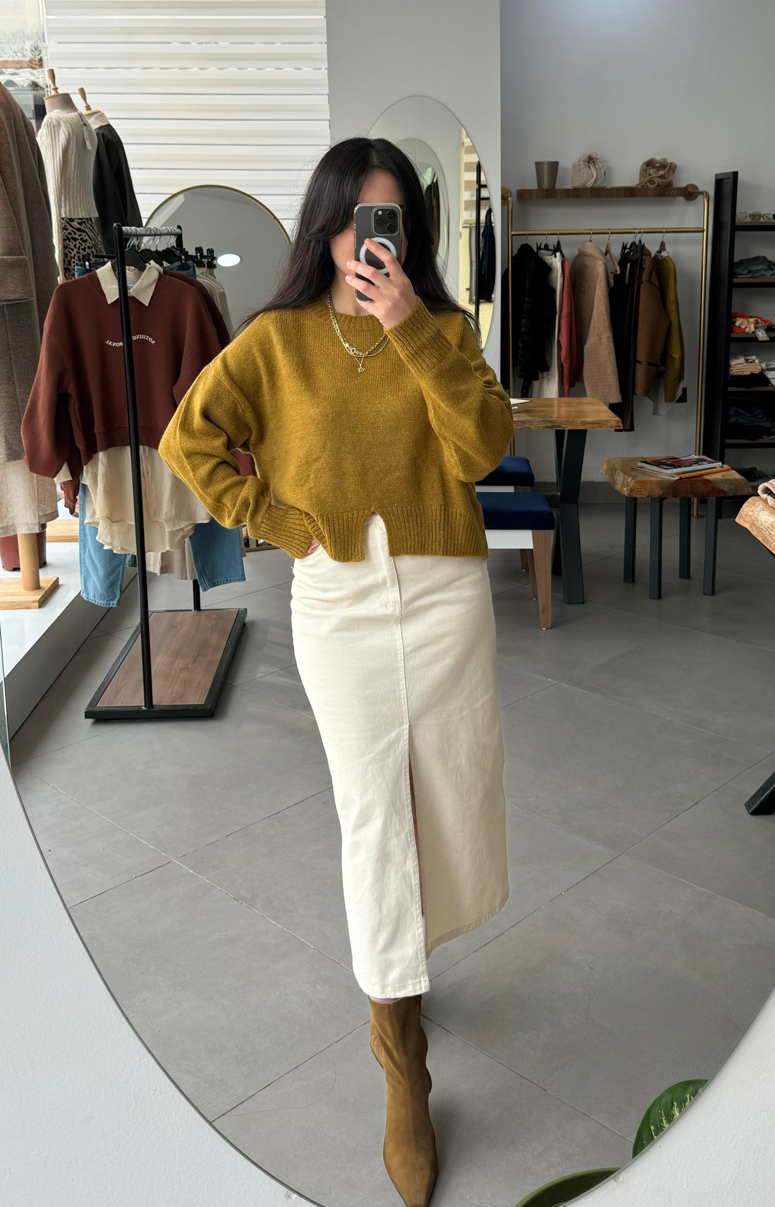 B.Yaka Oversize Yün Hardal Kazak