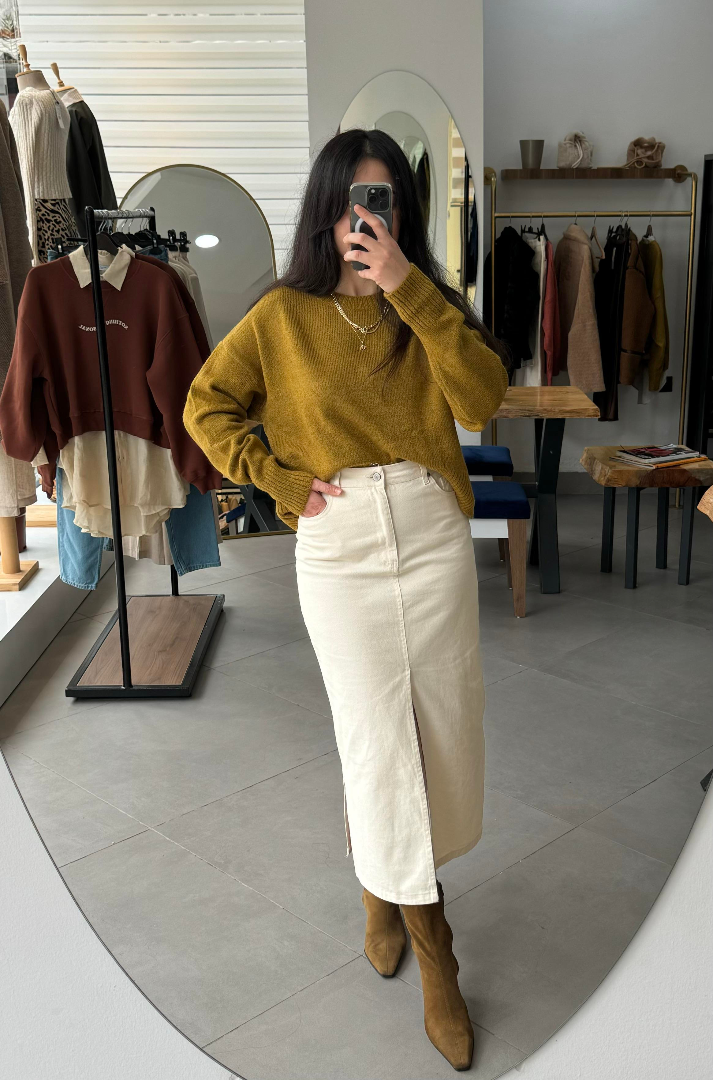 B.Yaka Oversize Yün Hardal Kazak