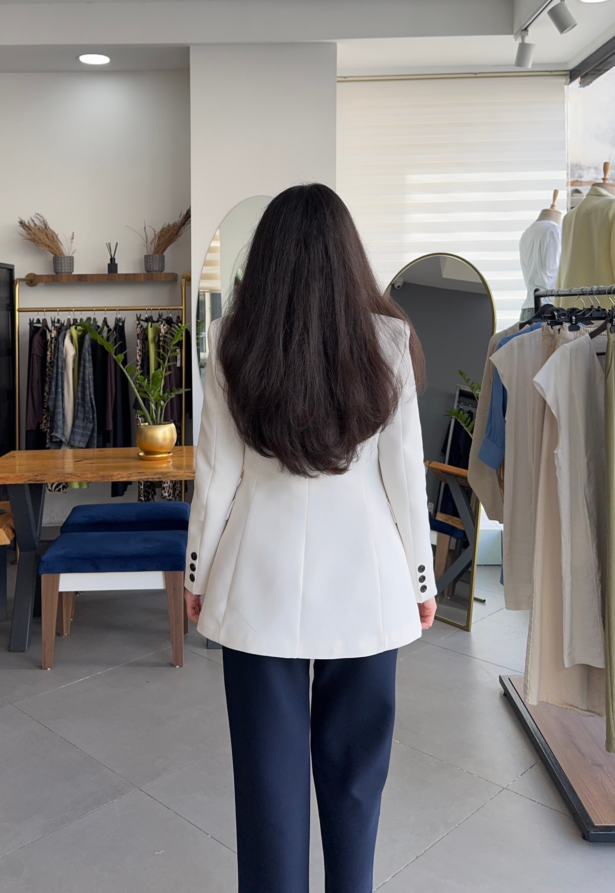 Beyaz Belden Oturtmalı Astarlı Blazer Ceket