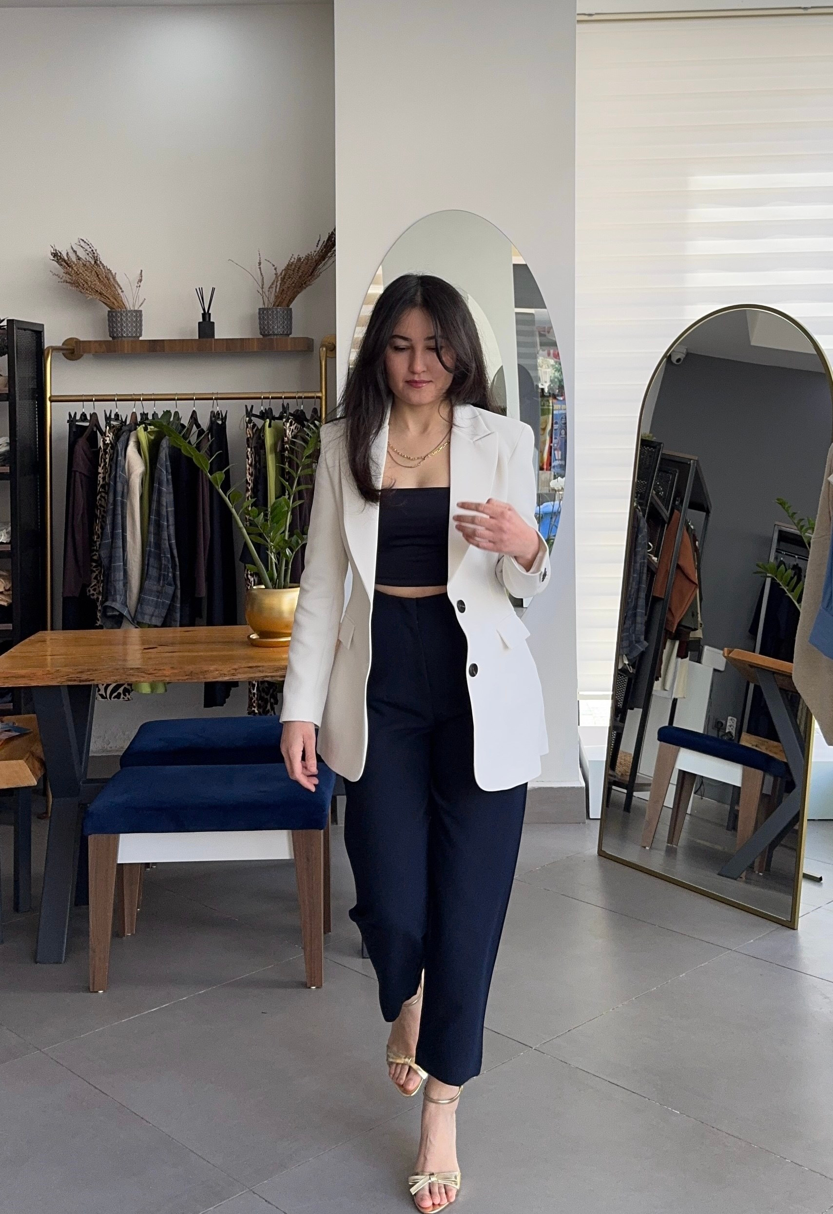 Beyaz Belden Oturtmalı Astarlı Blazer Ceket