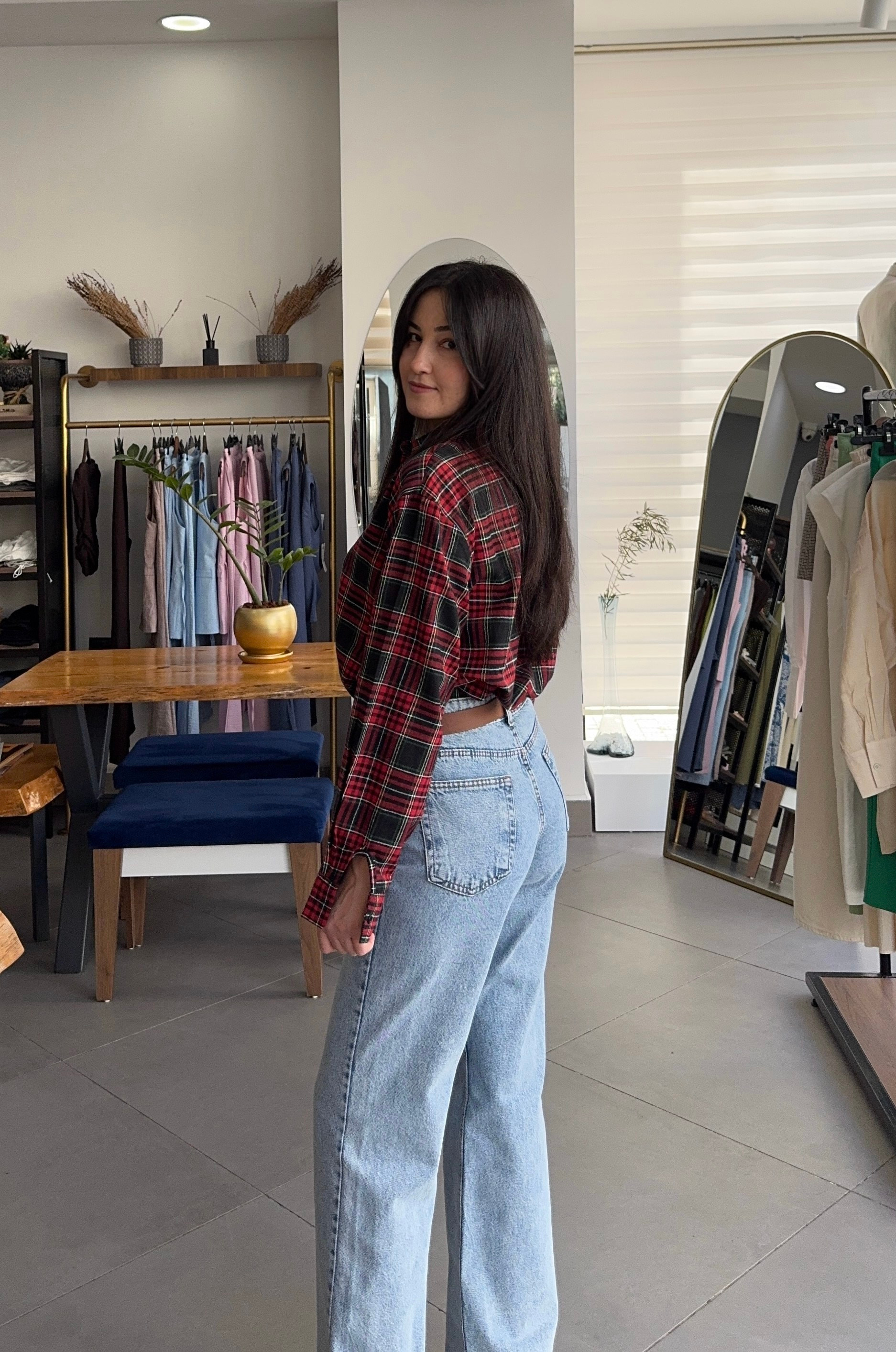 Geniş Paça Buz Mavi Yıkamalı Kemerli Jean Pantolon
