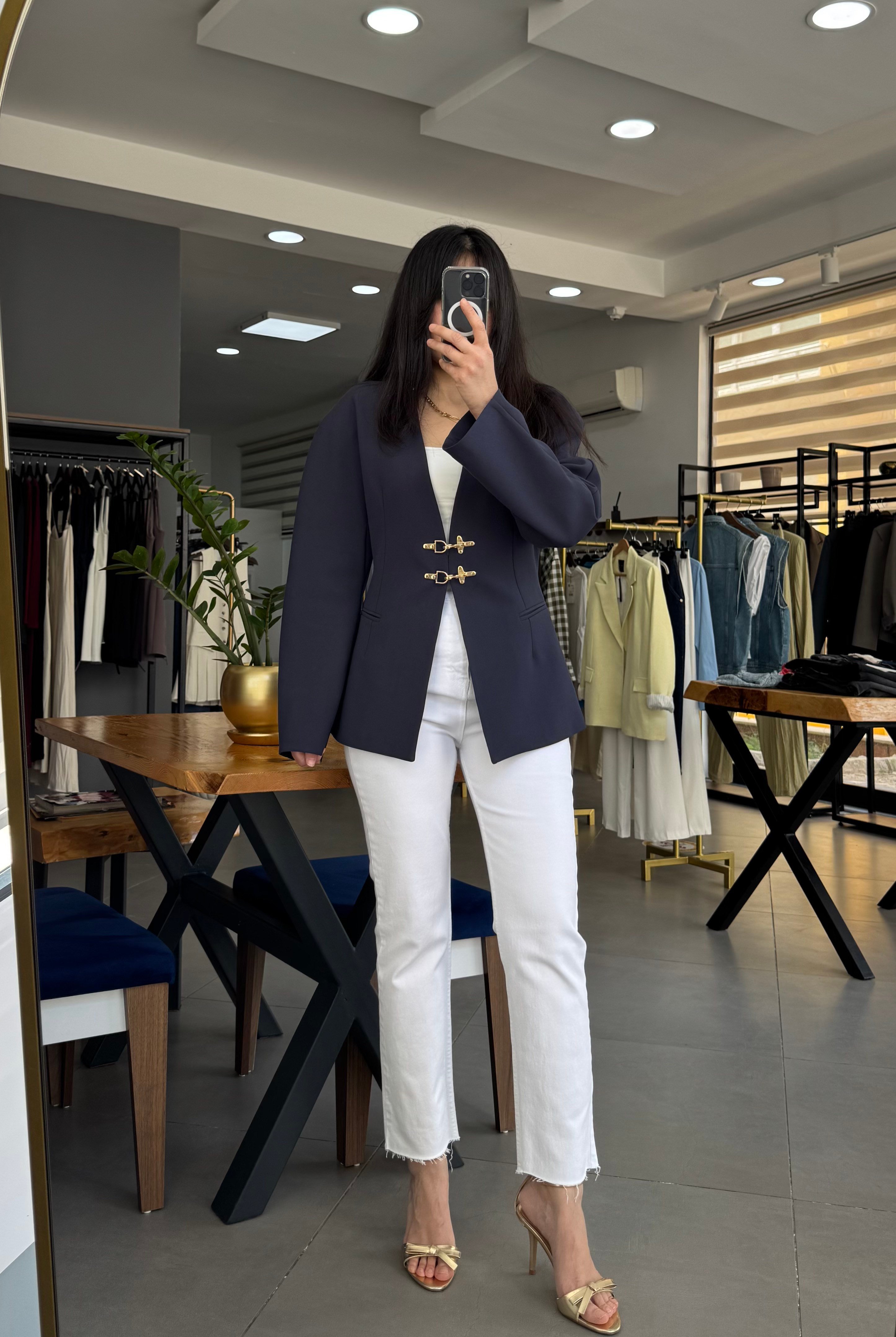 Gold Kanca Detay Yakasız Lacivert Blazer Ceket