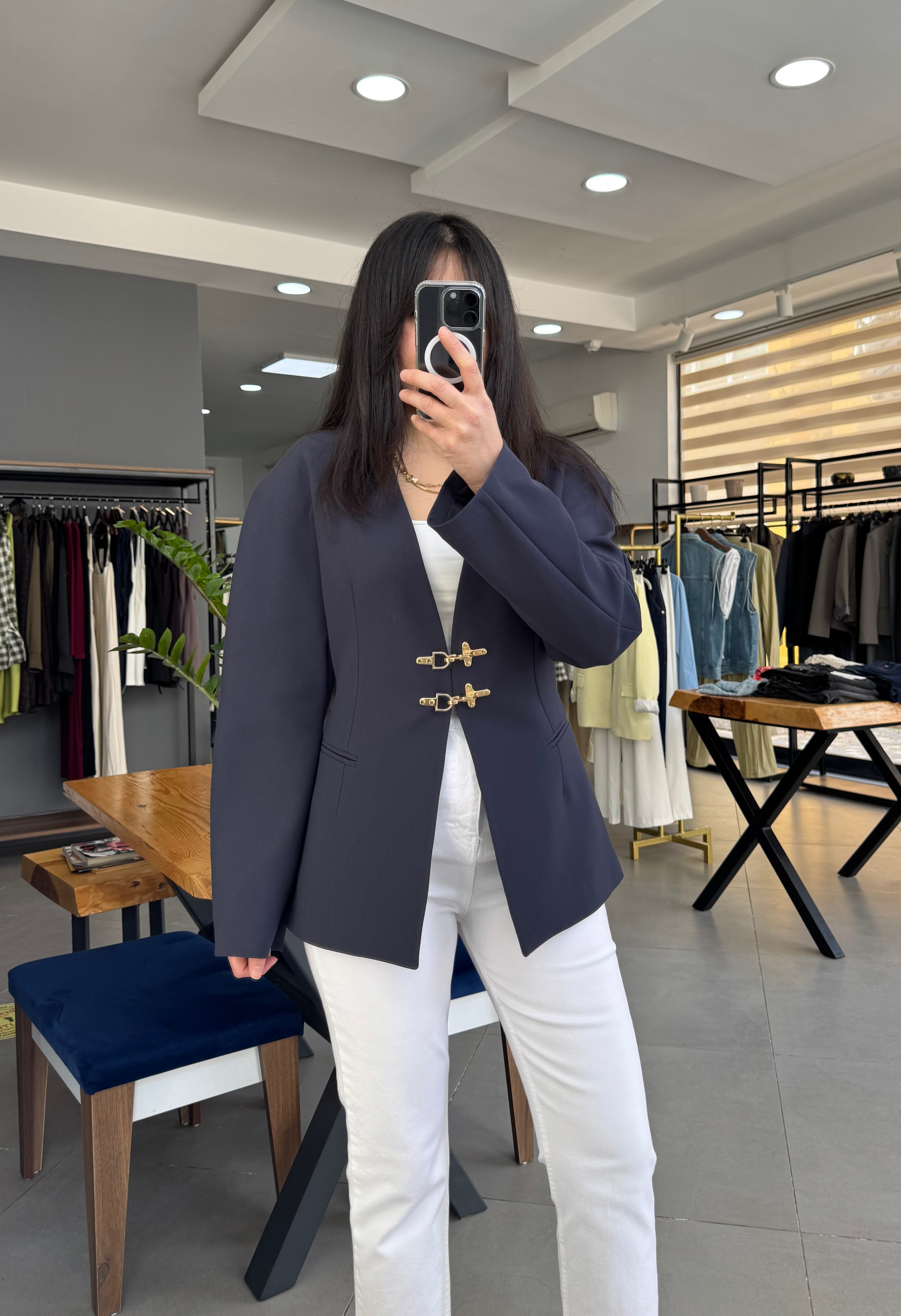 Gold Kanca Detay Yakasız Lacivert Blazer Ceket