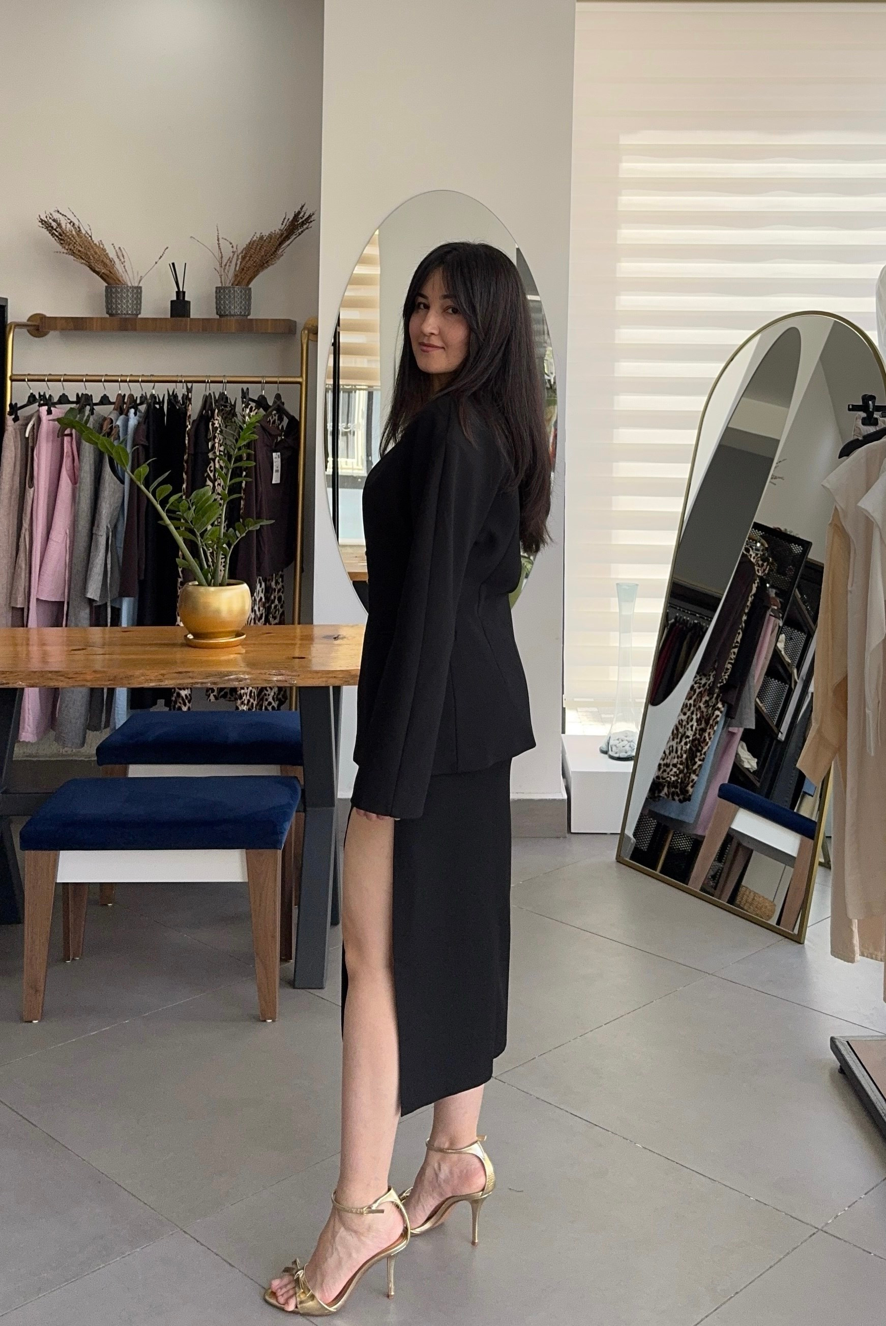 Gold Kanca Detay Yakasız Siyah Blazer Ceket