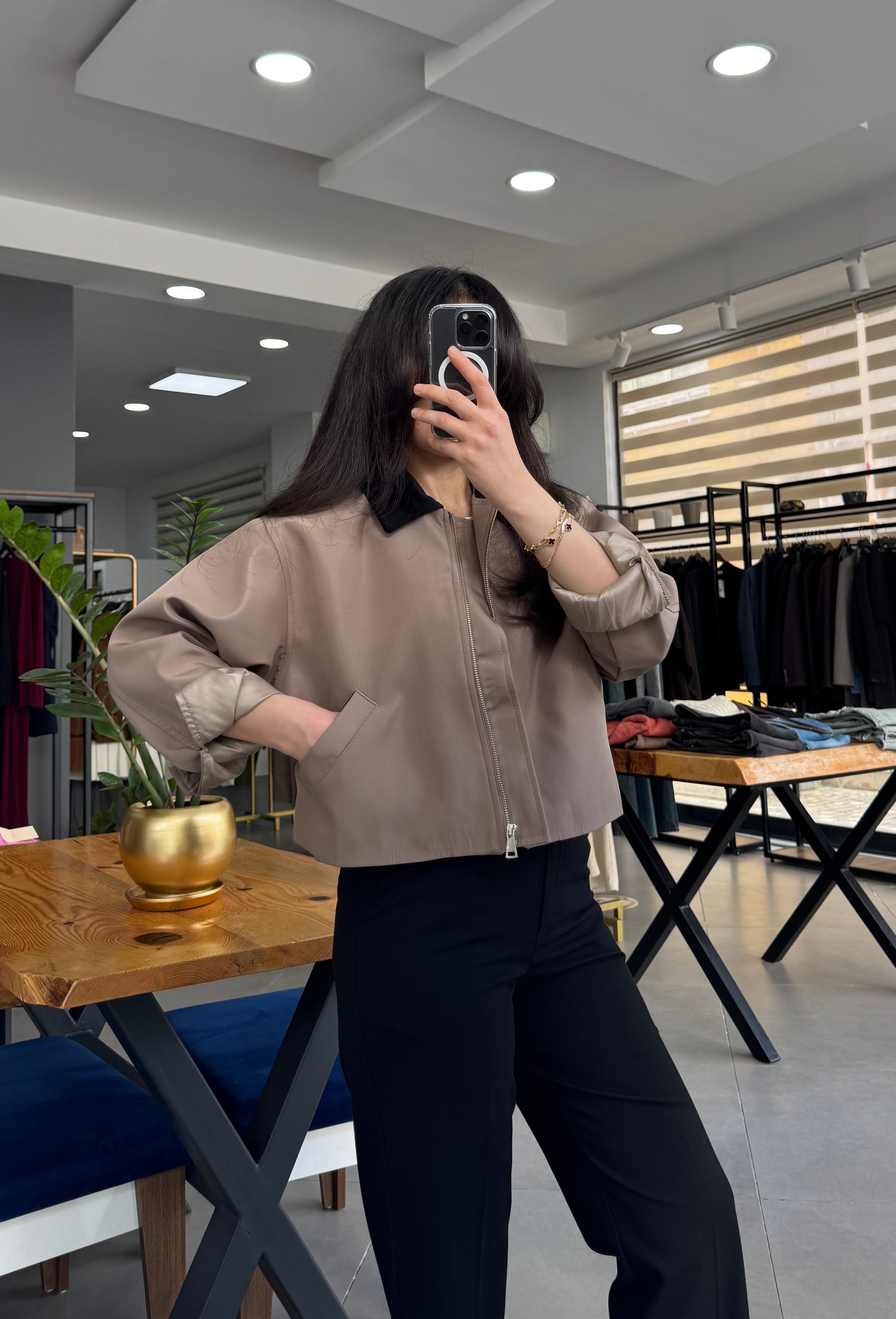 Kadife Yaka Detay Astarlı Su İtici Kumaş Bej Ceket