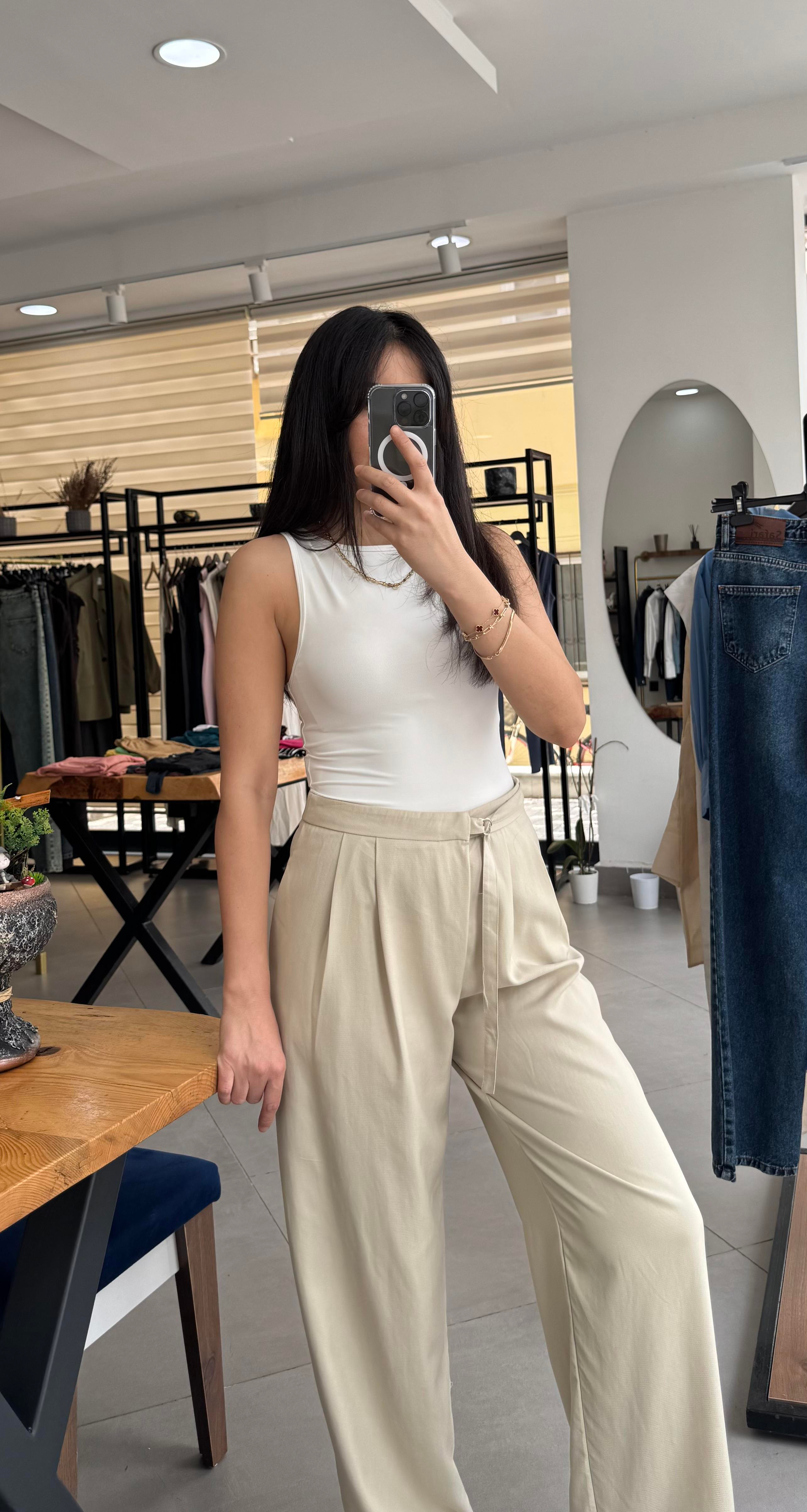 Kayık Yaka Detaylı Yumuşak Dokulu Ekru Body