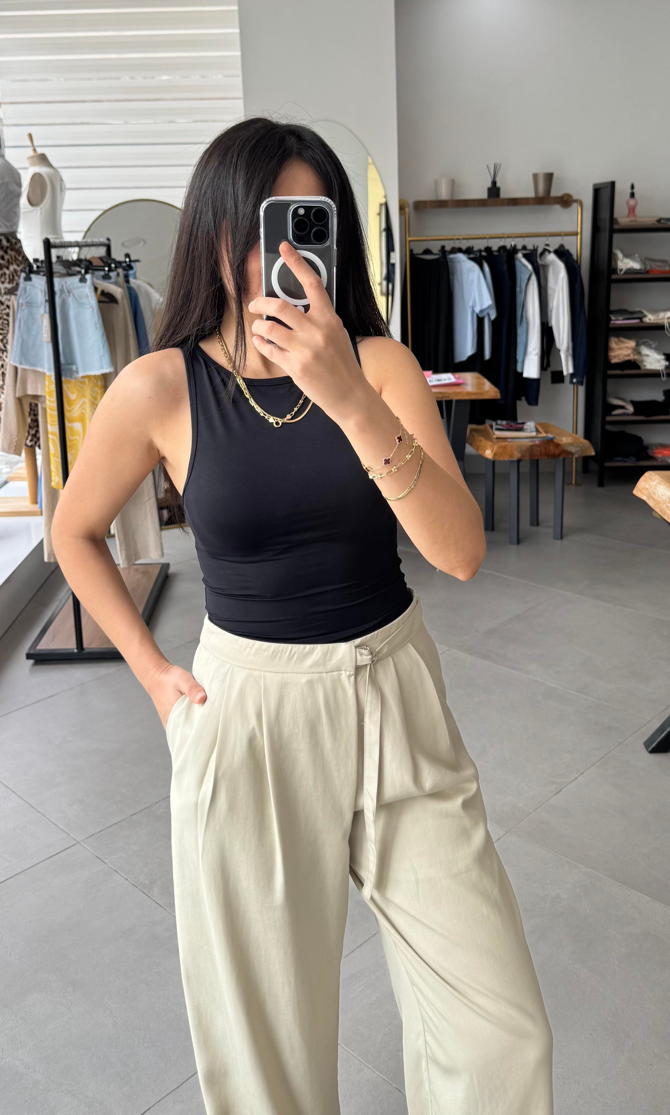 Kayık Yaka Detaylı Yumuşak Dokulu Siyah Body