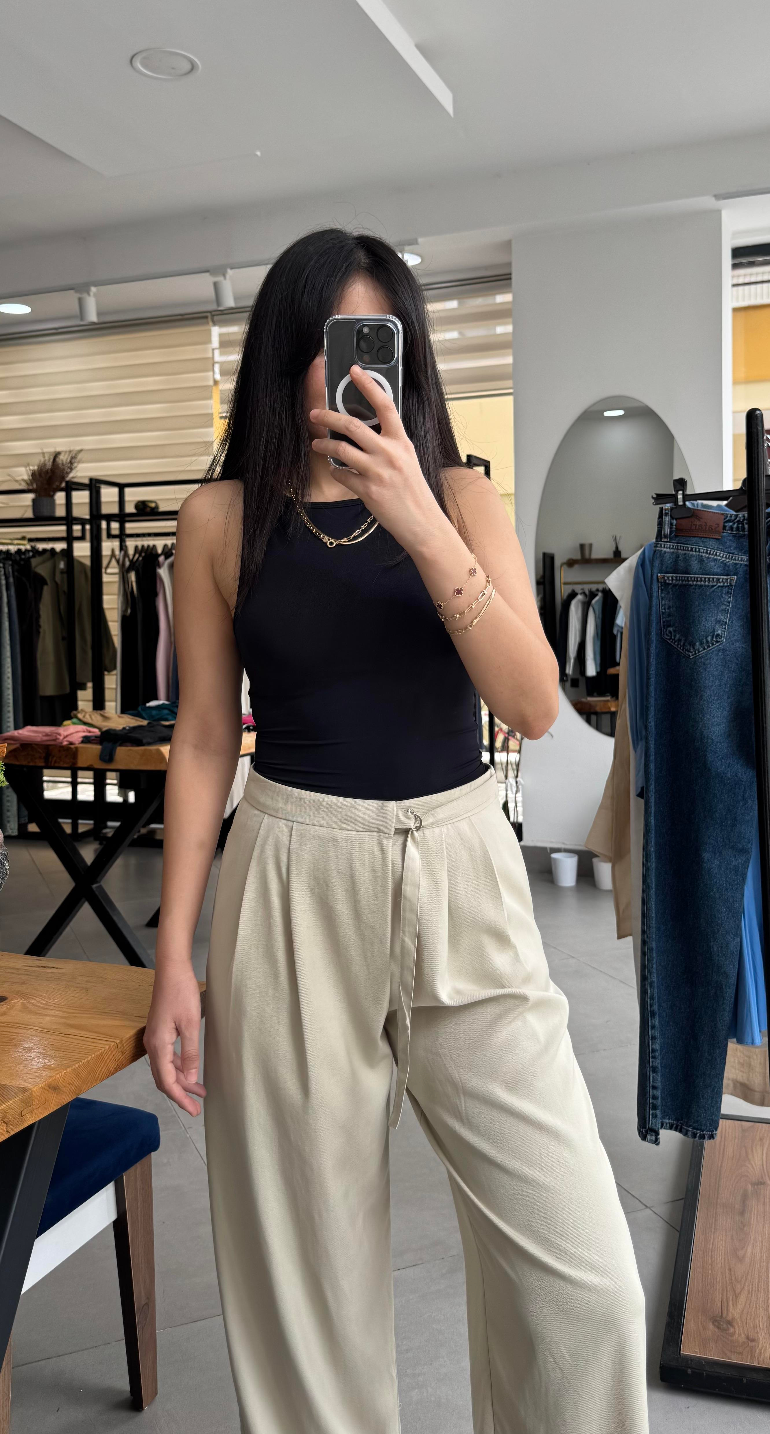 Kayık Yaka Detaylı Yumuşak Dokulu Siyah Body