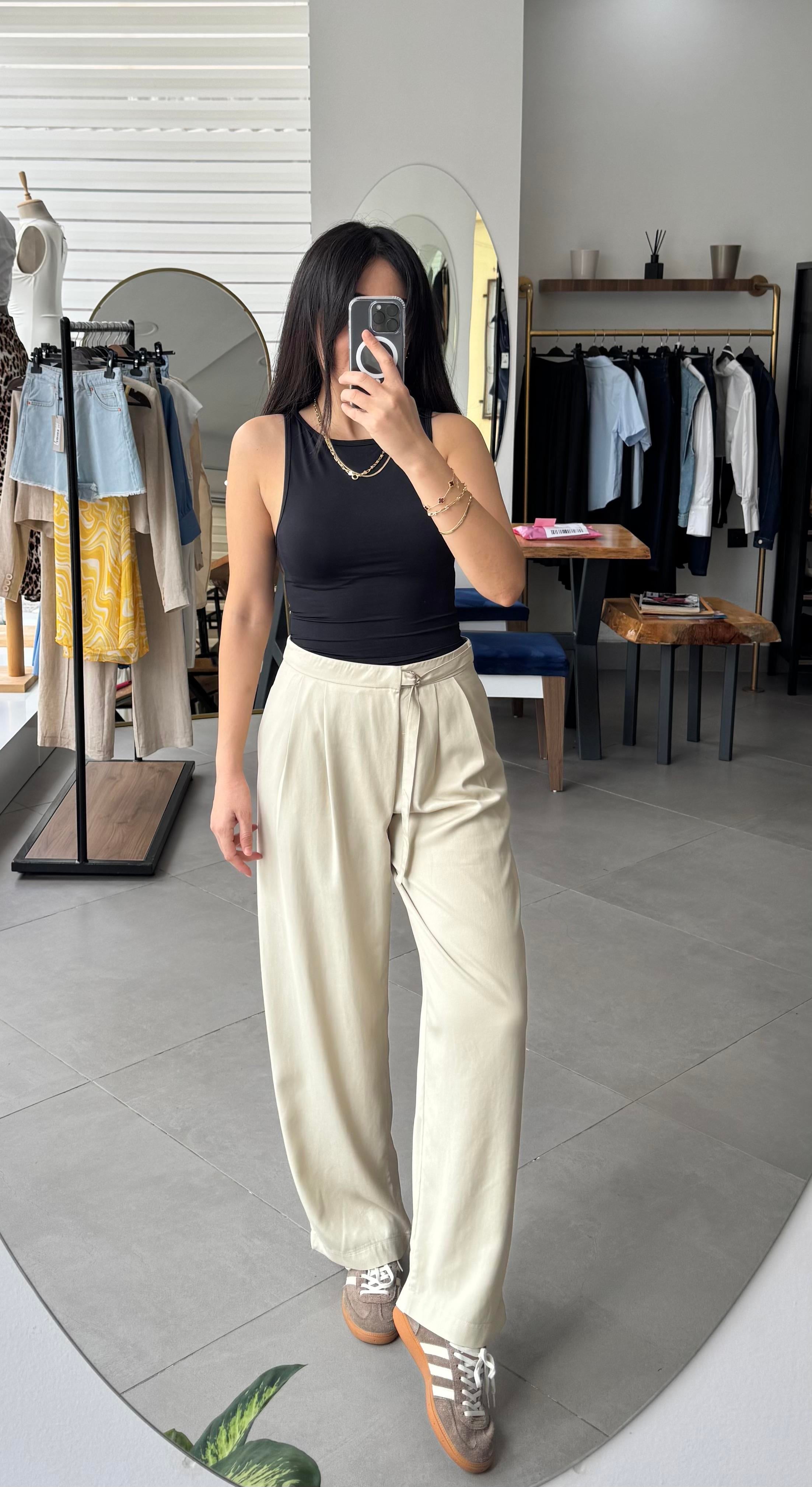 Kayık Yaka Detaylı Yumuşak Dokulu Siyah Body