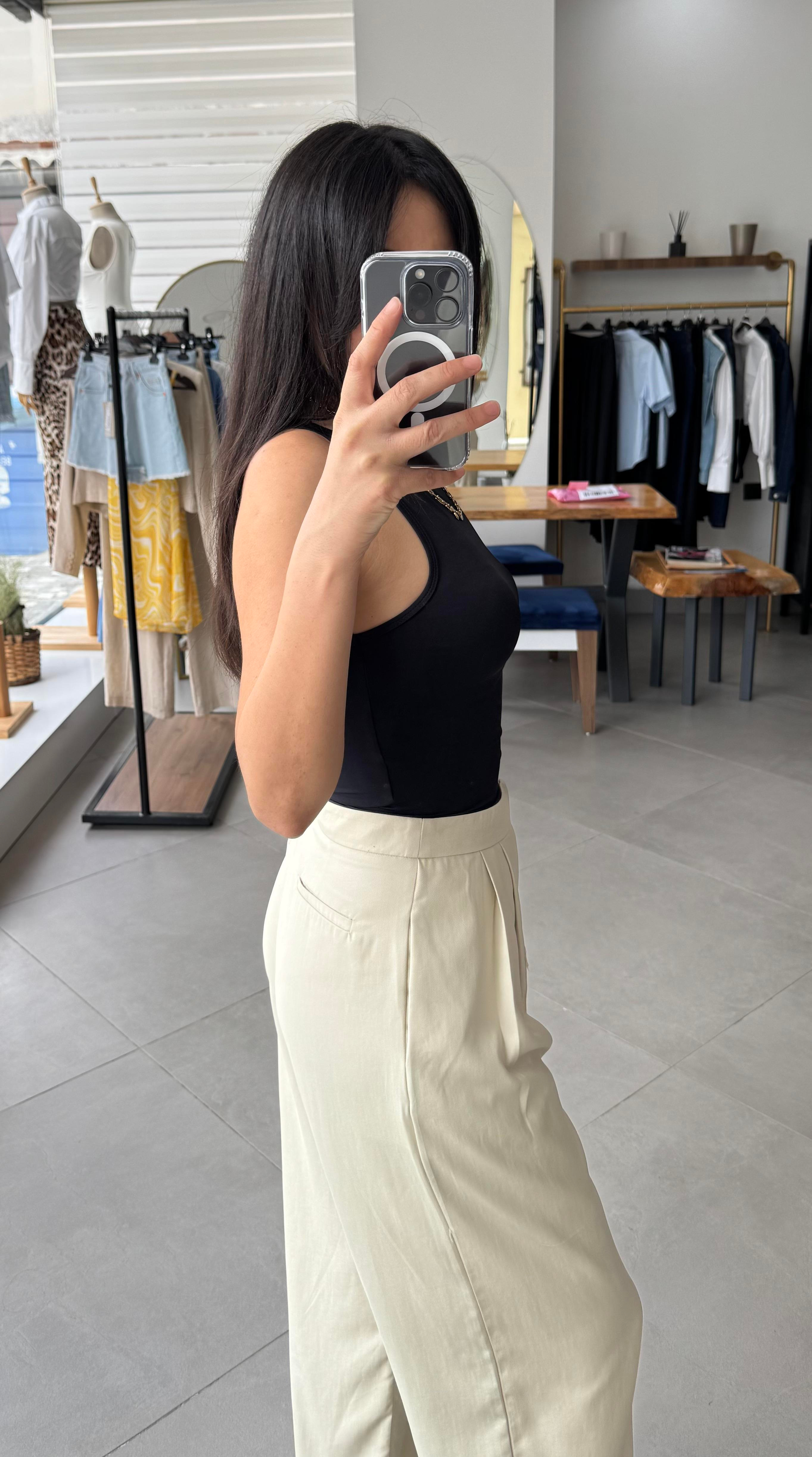 Kayık Yaka Detaylı Yumuşak Dokulu Siyah Body