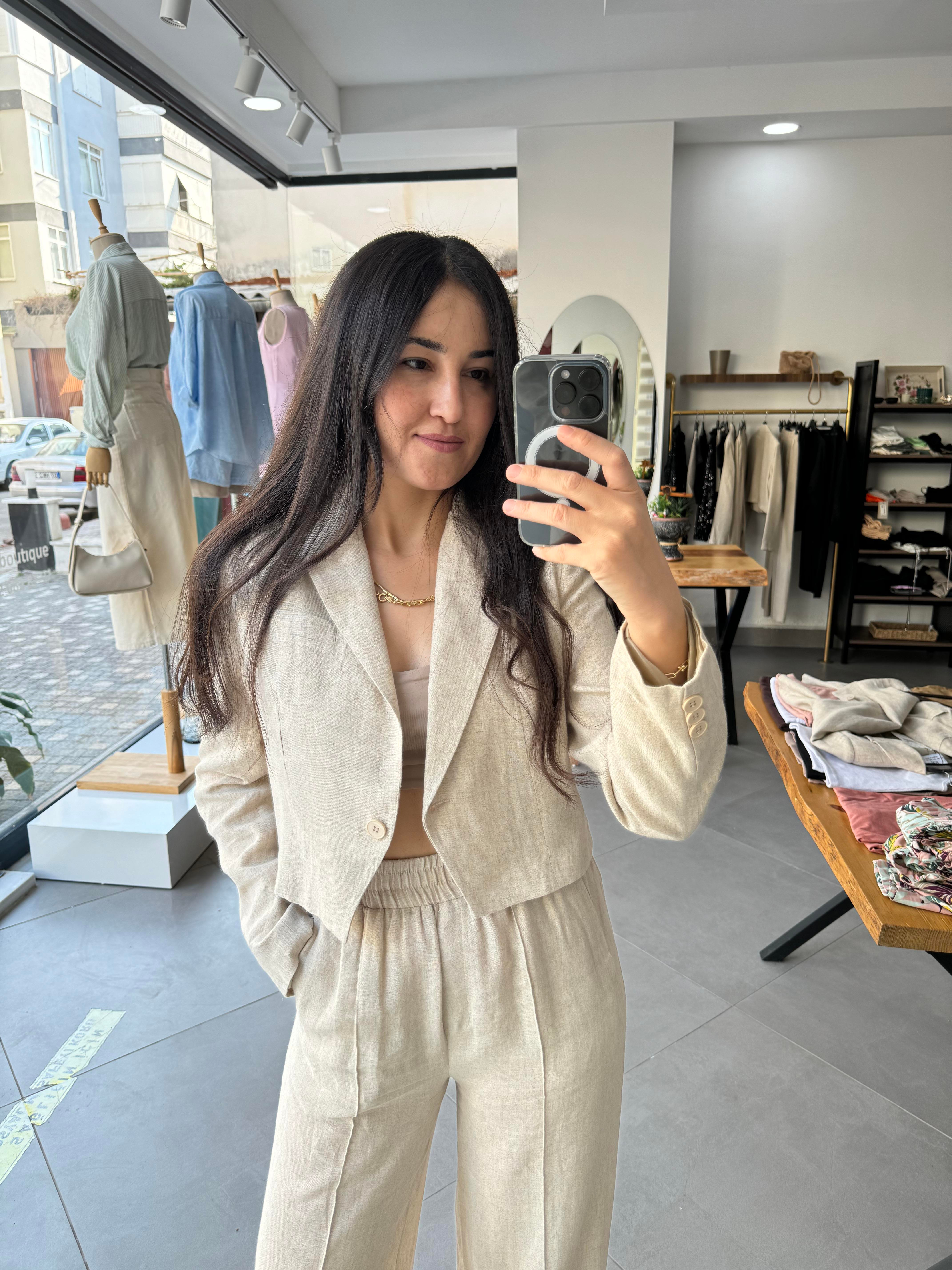 Kısa Astarlı Bej Blazer Keten Ceket