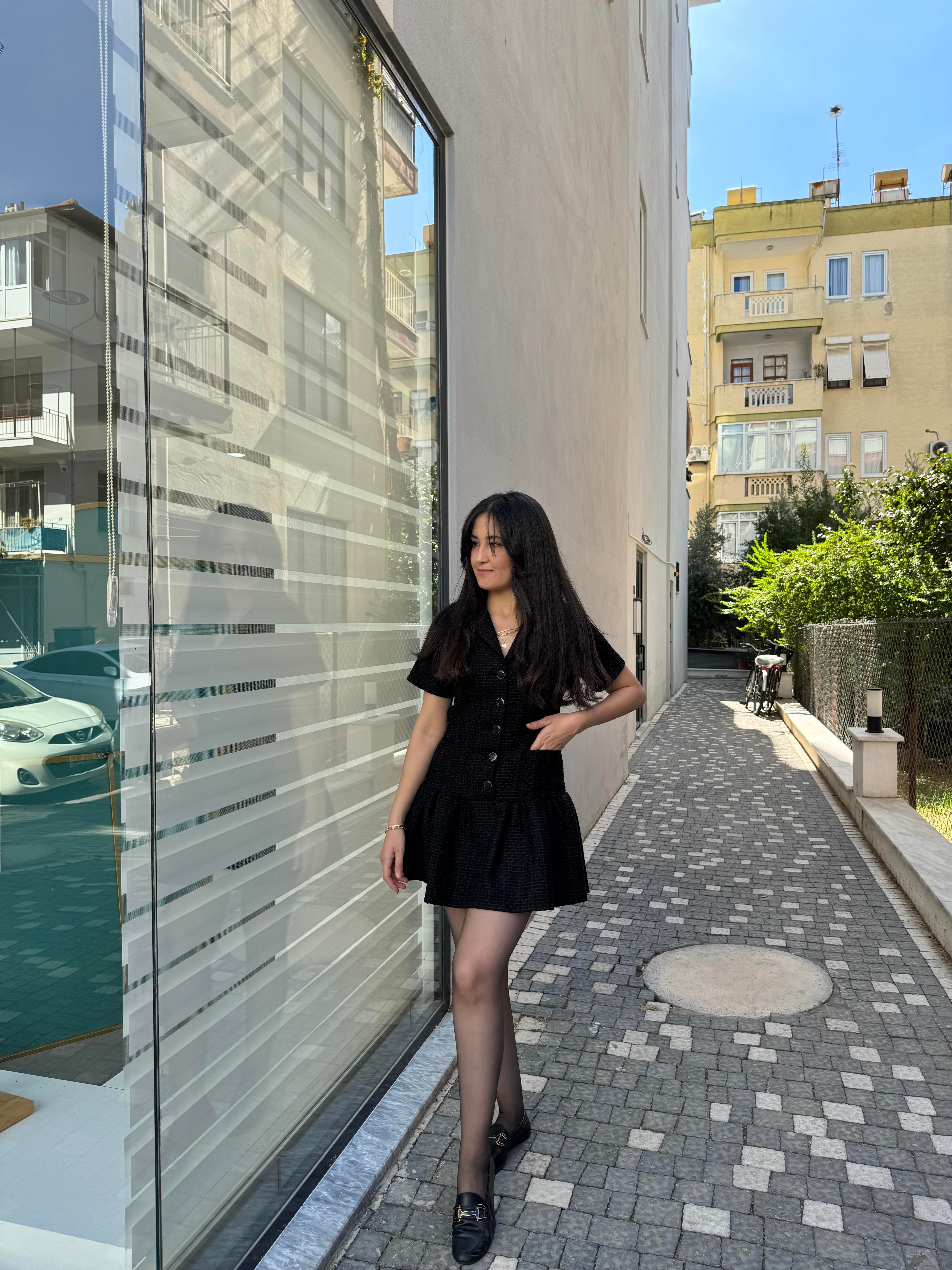 Kısa Tüvit Ön Düğmeli Siyah Ceket Elbise