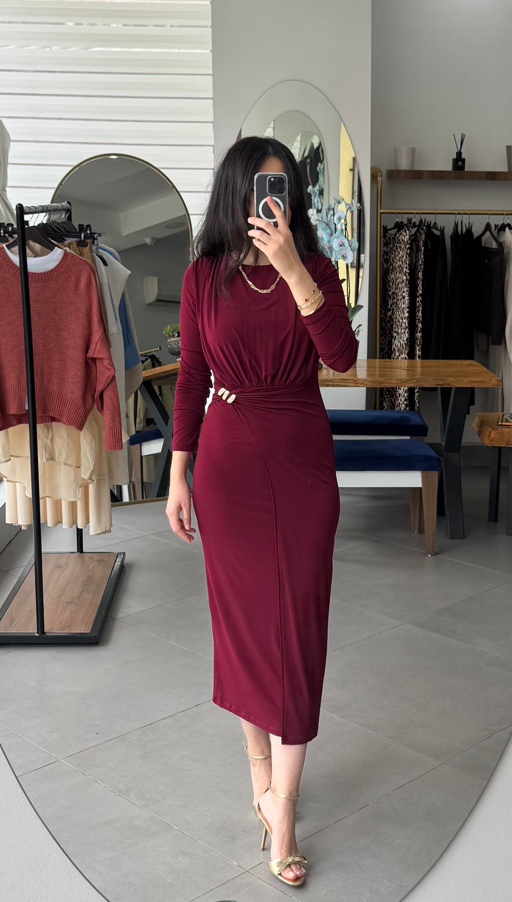 Omuz Drapeli Bel Gold Toka Detaylı Bordo Midi Elbise
