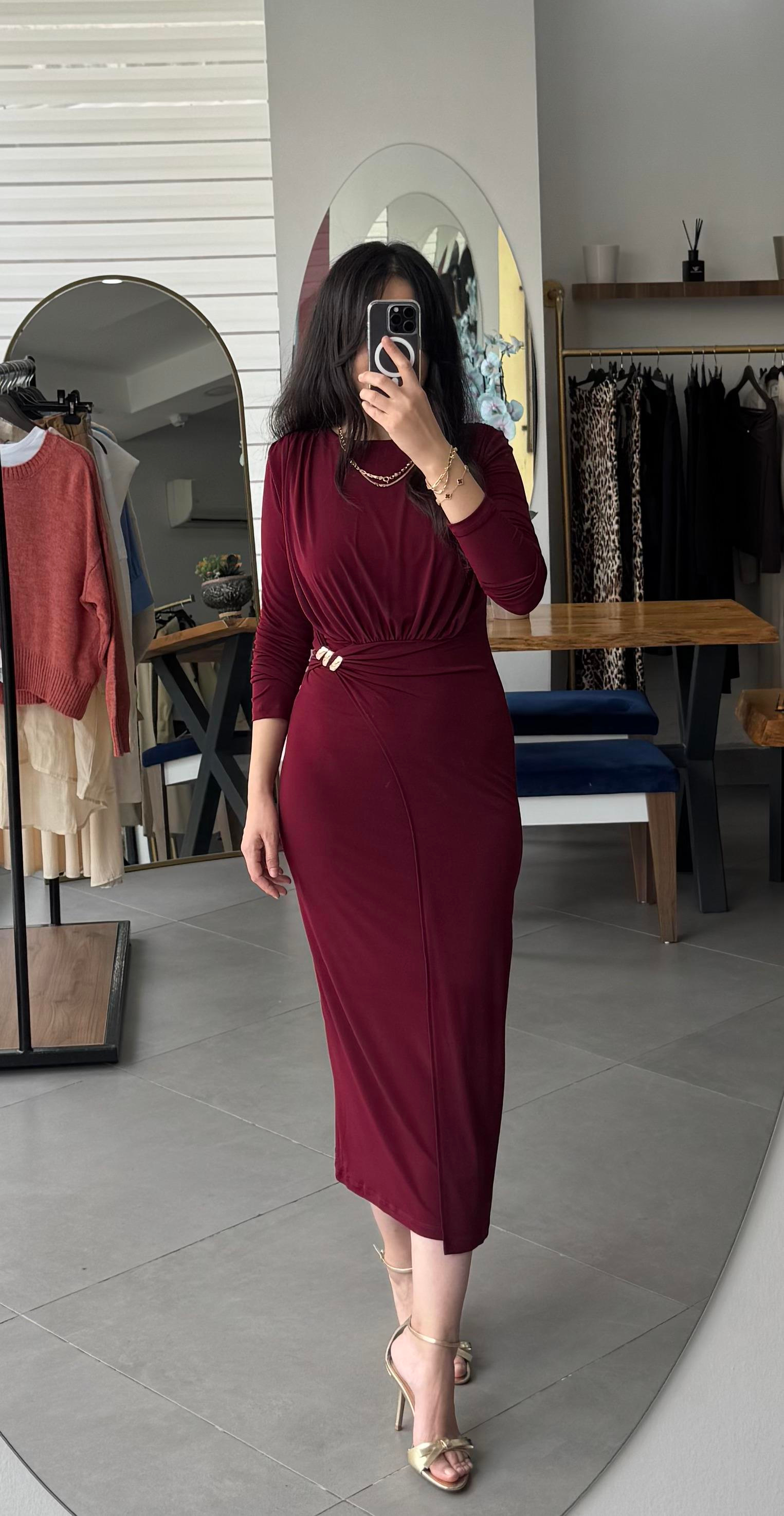 Omuz Drapeli Bel Gold Toka Detaylı Bordo Midi Elbise