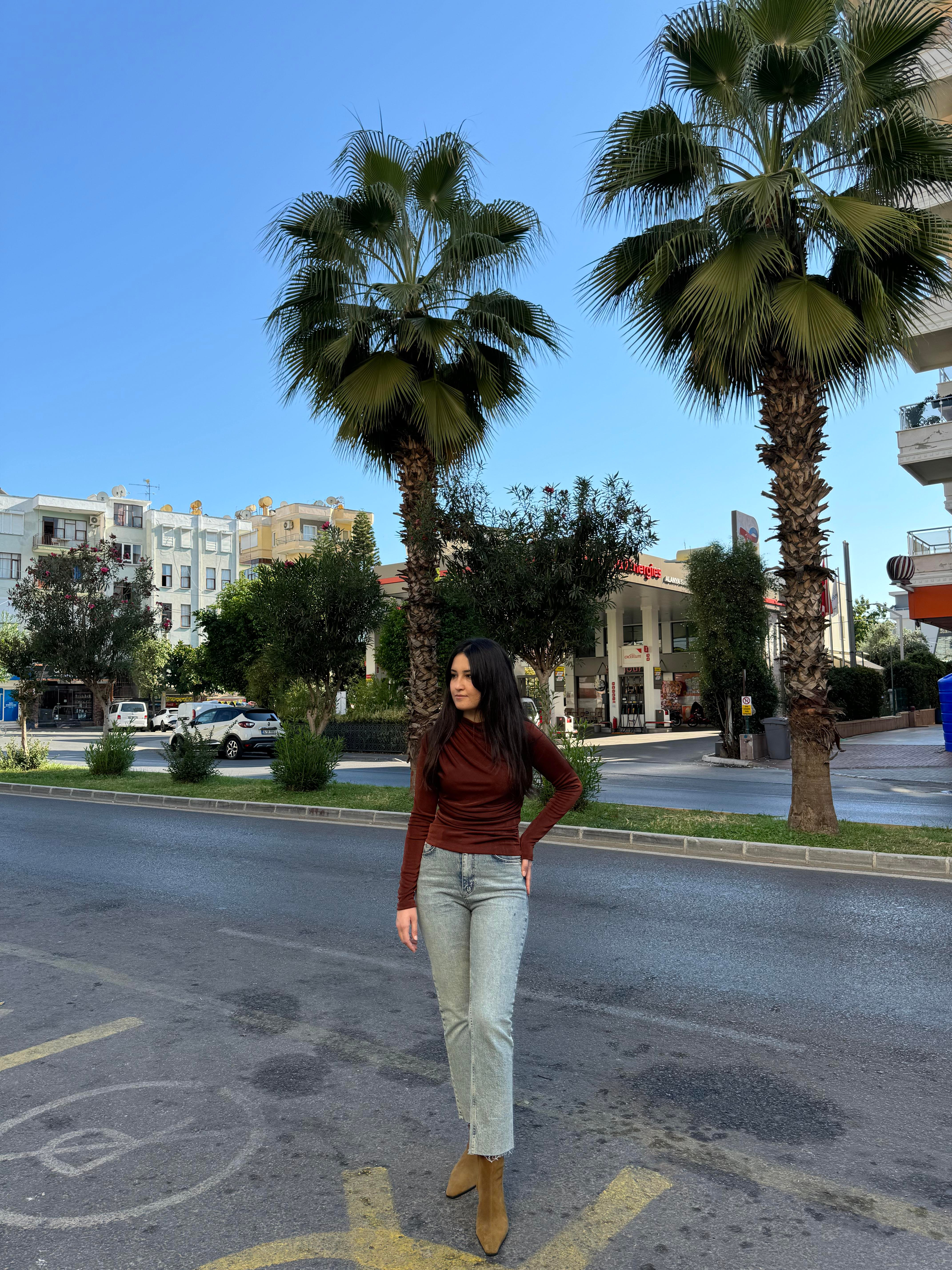 Omuz Ve Bel Drapeli Buzi Kahve Bluz