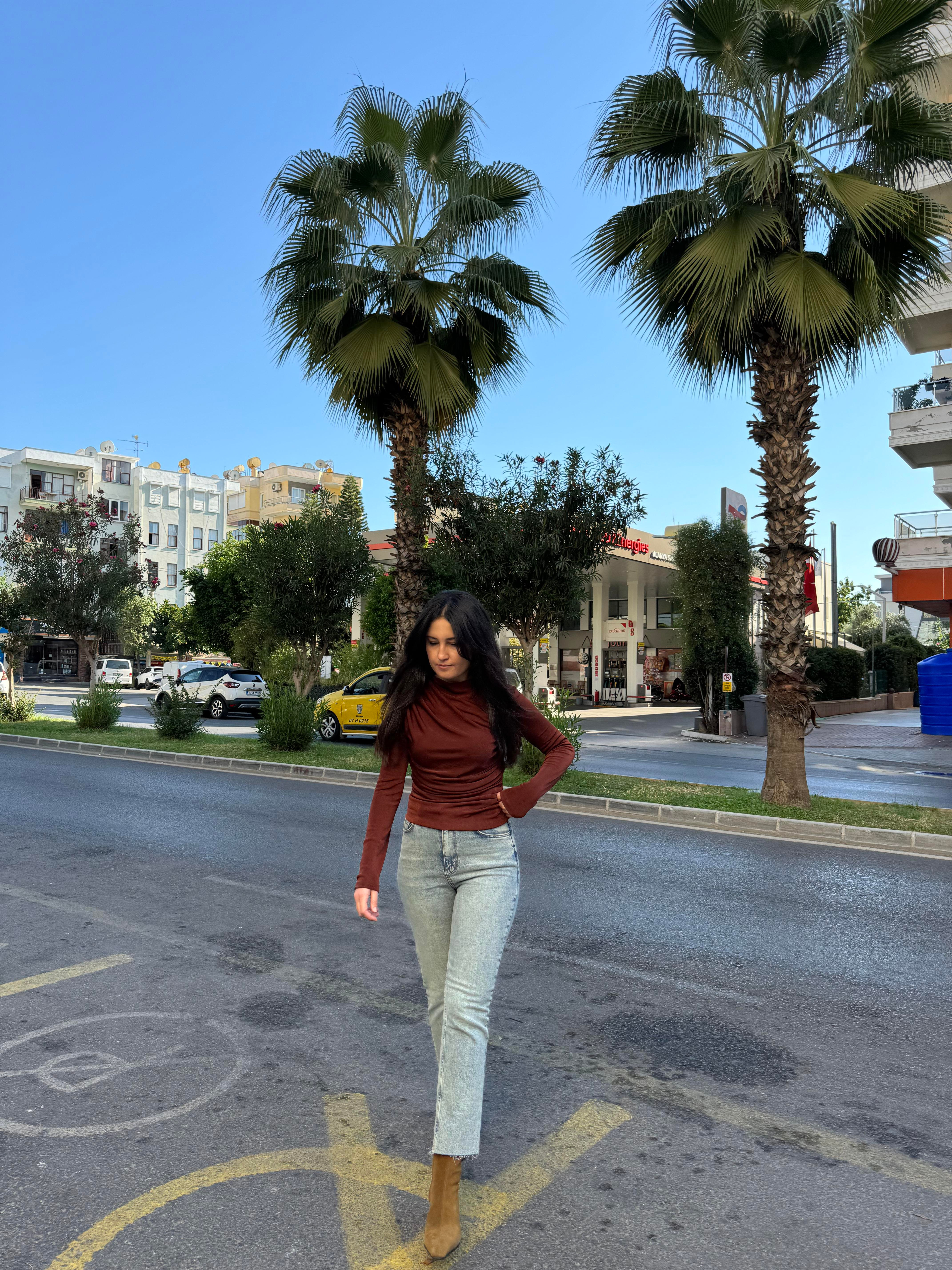 Omuz Ve Bel Drapeli Buzi Kahve Bluz