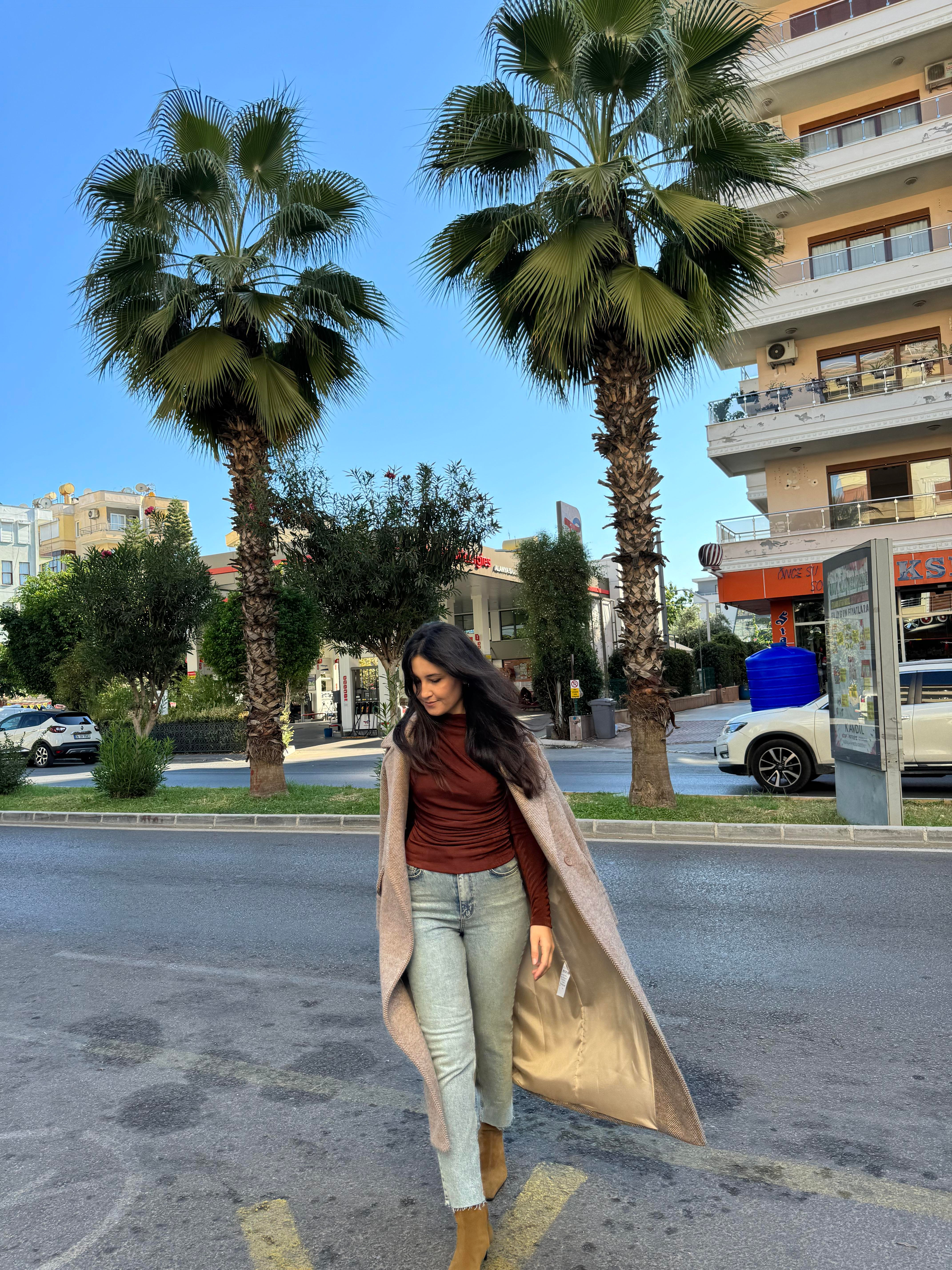 Omuz Ve Bel Drapeli Buzi Kahve Bluz