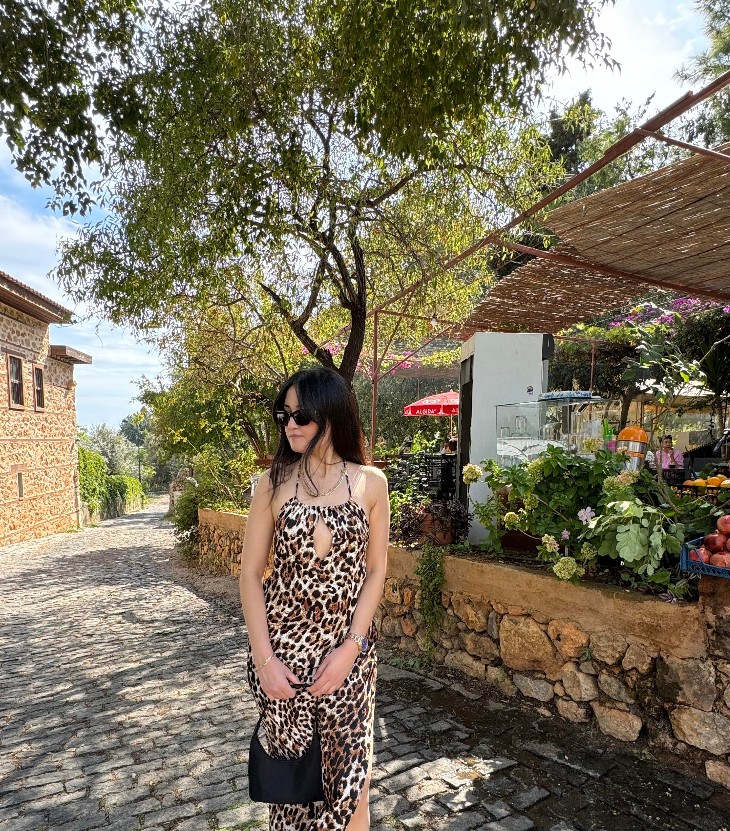 Ön Ve Arka Detaylı Leopar Saten Elbise