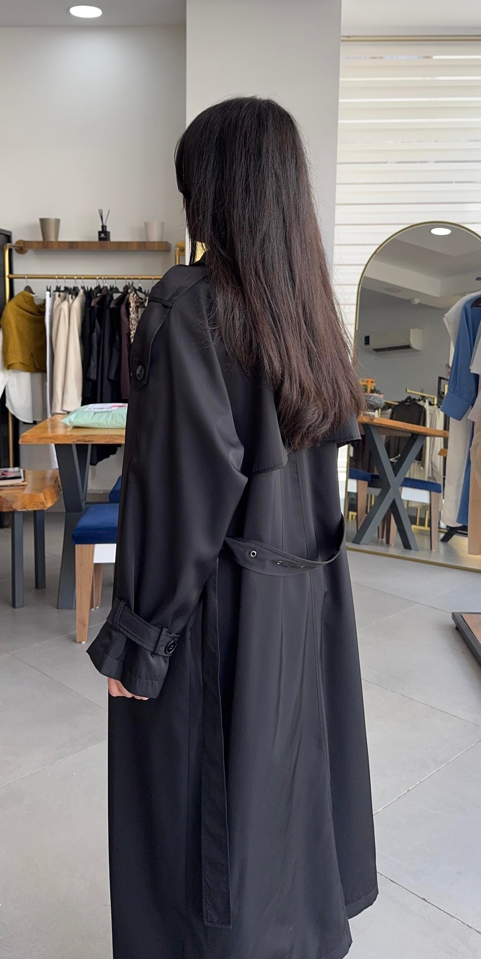 Oversize Astarlı Su İtici Siyah Trençkot