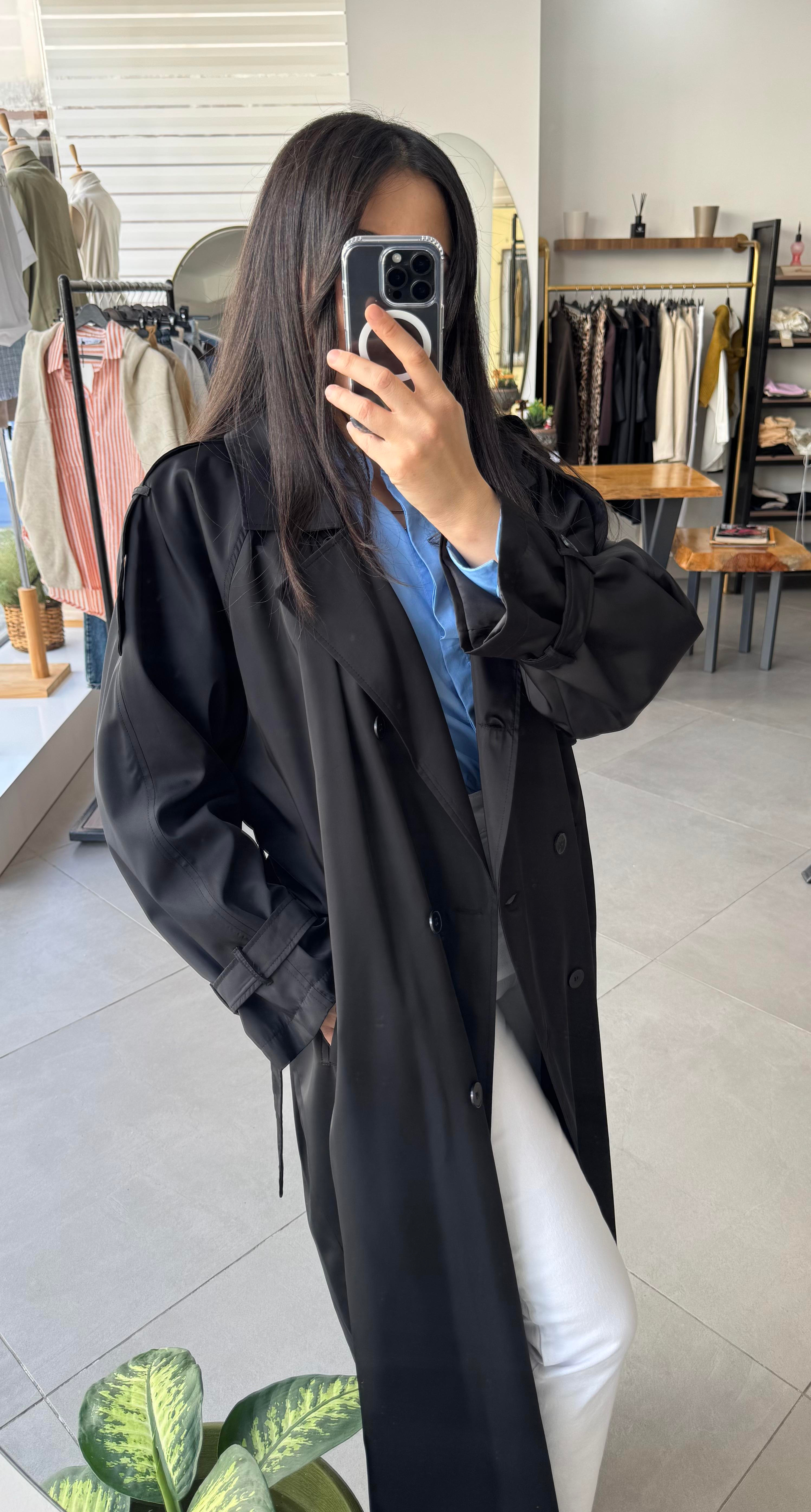 Oversize Astarlı Su İtici Siyah Trençkot