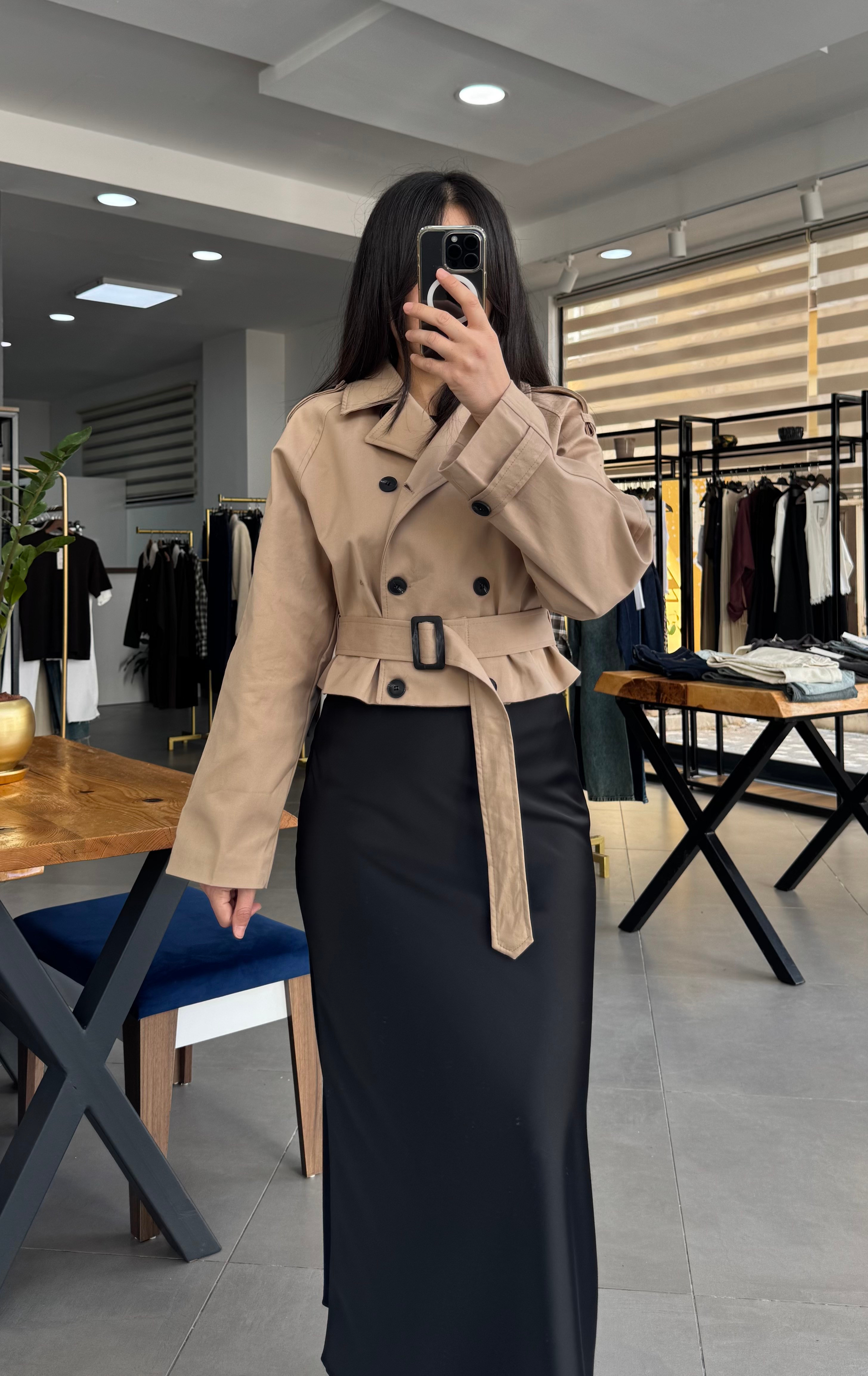 Premium Kemer Detaylı Kısa Camel Trençkot