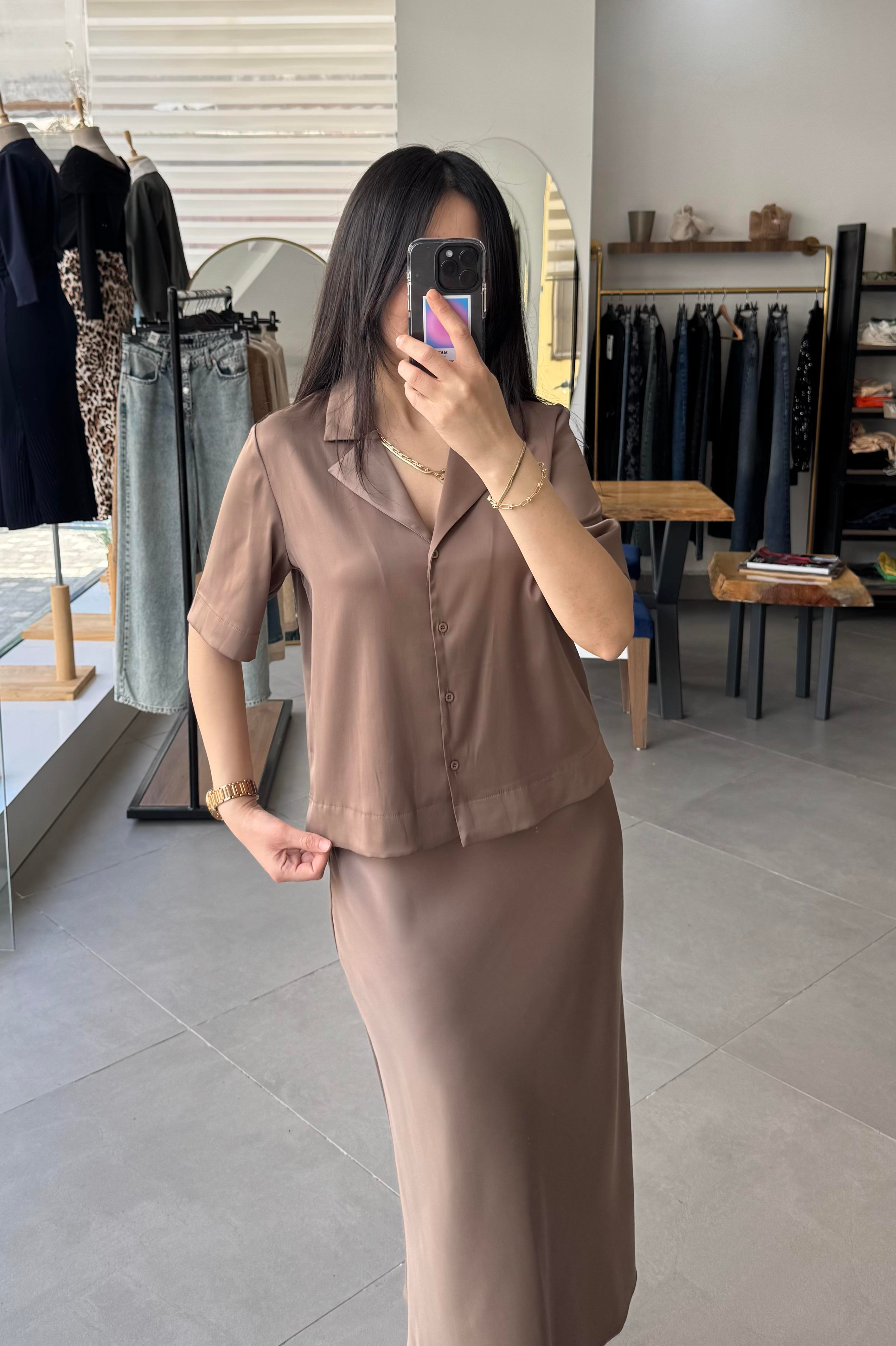 Saten Kısa Kol Vizon Gömlek