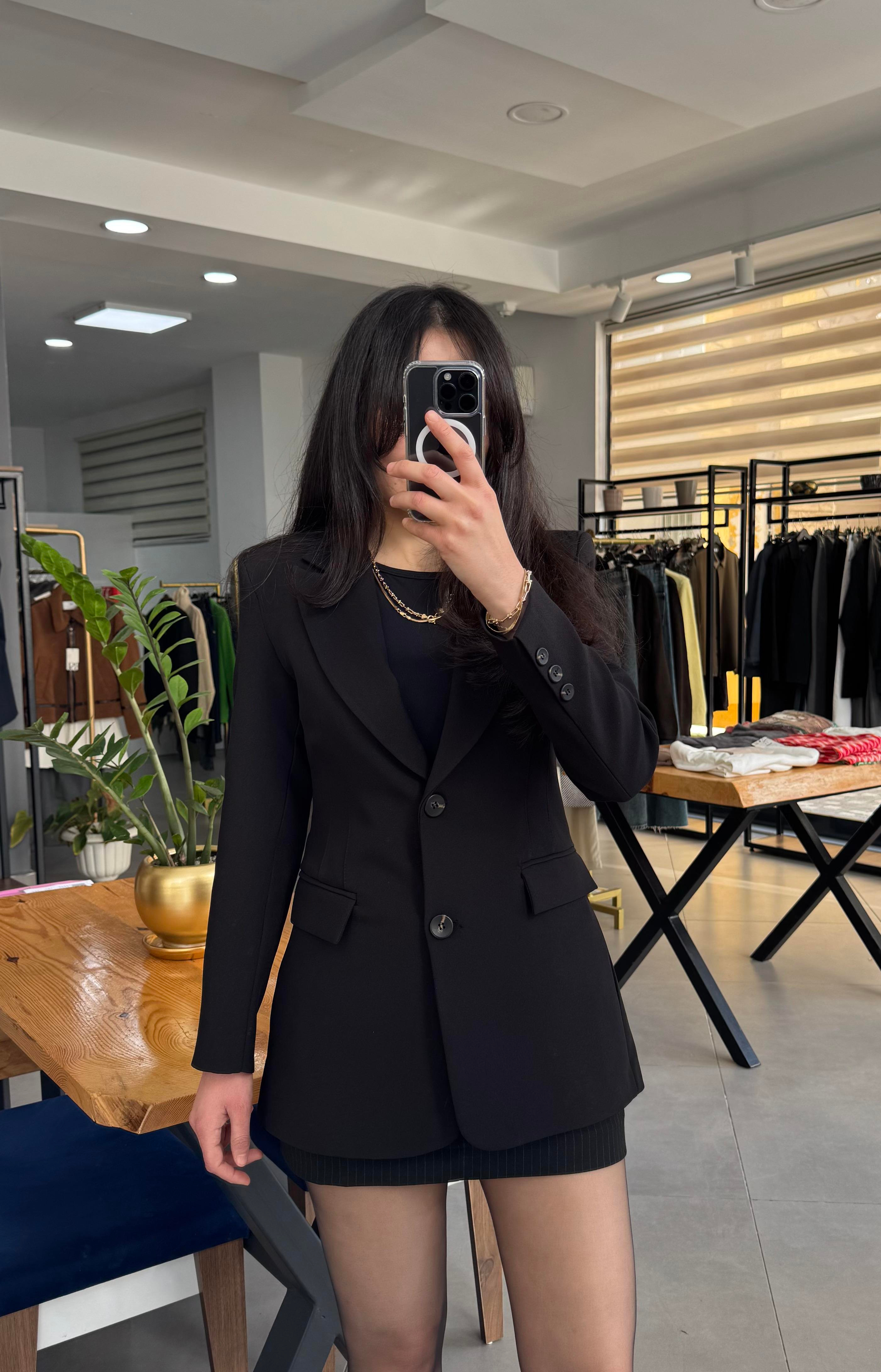 Siyah Belden Oturtmalı Astarlı Blazer Ceket