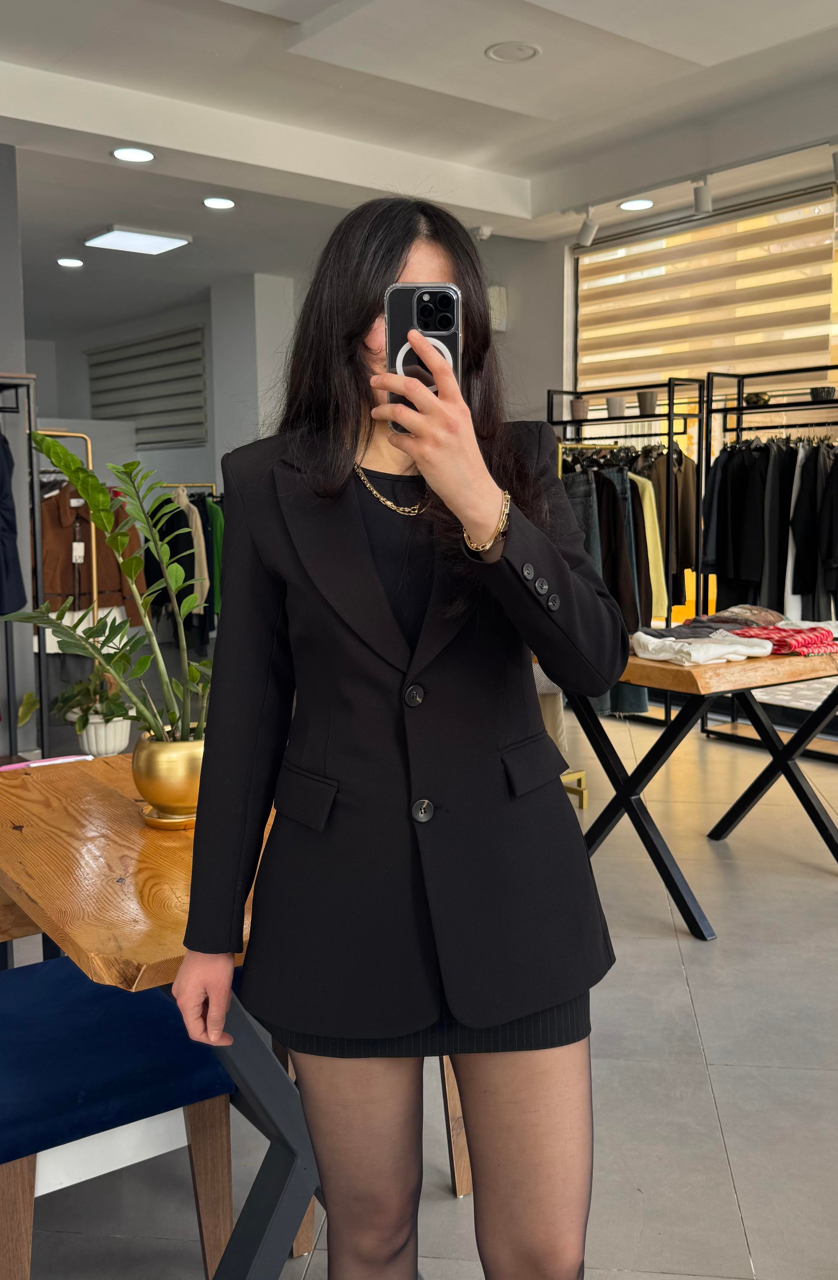 Siyah Belden Oturtmalı Astarlı Blazer Ceket